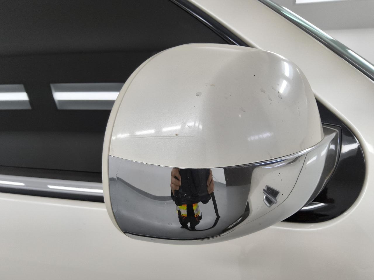2013 Cadillac Escalade White vin: 1GYS3AEF9DR331318 Damage: Rf Mirror Cover, Heavy Scratch, 1/2 To 1 Inch