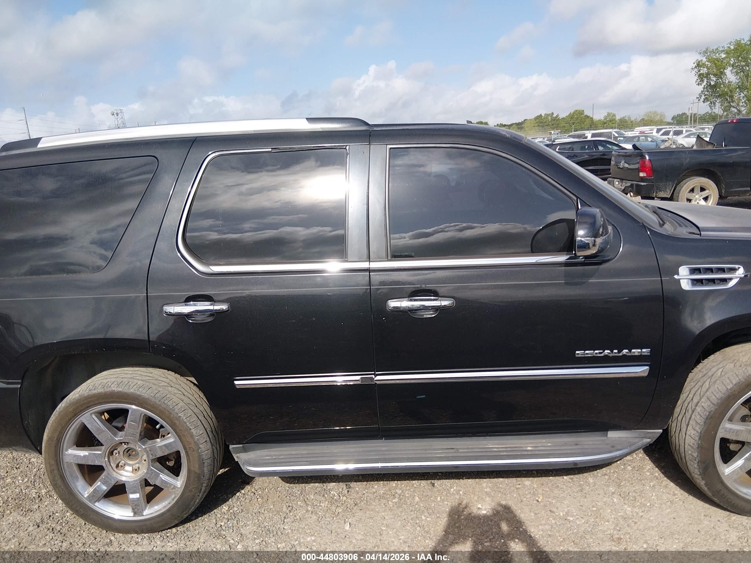 2011 Cadillac Escalade Luxury Black vin: 1GYS3BEF1BR272963