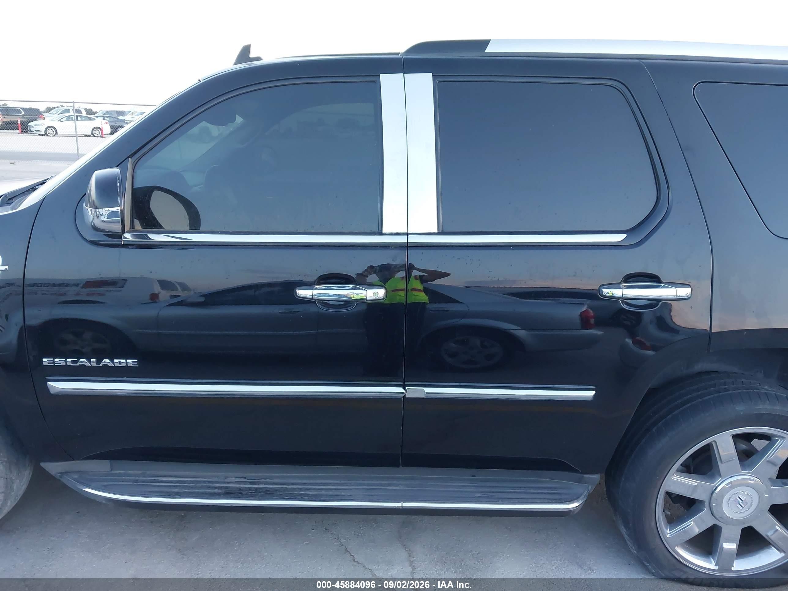 2011 Cadillac Escalade Luxury Black vin: 1GYS3BEF1BR366986