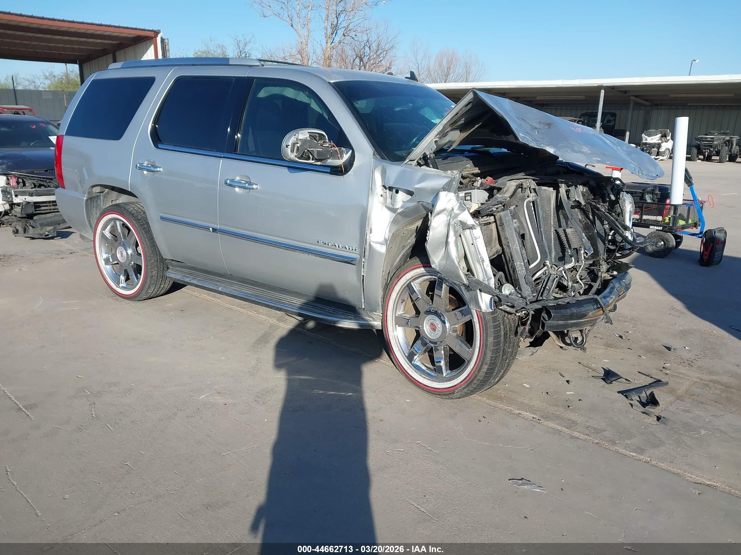 2014 Cadillac Escalade Luxury Silver vin: 1GYS3BEF1ER169756