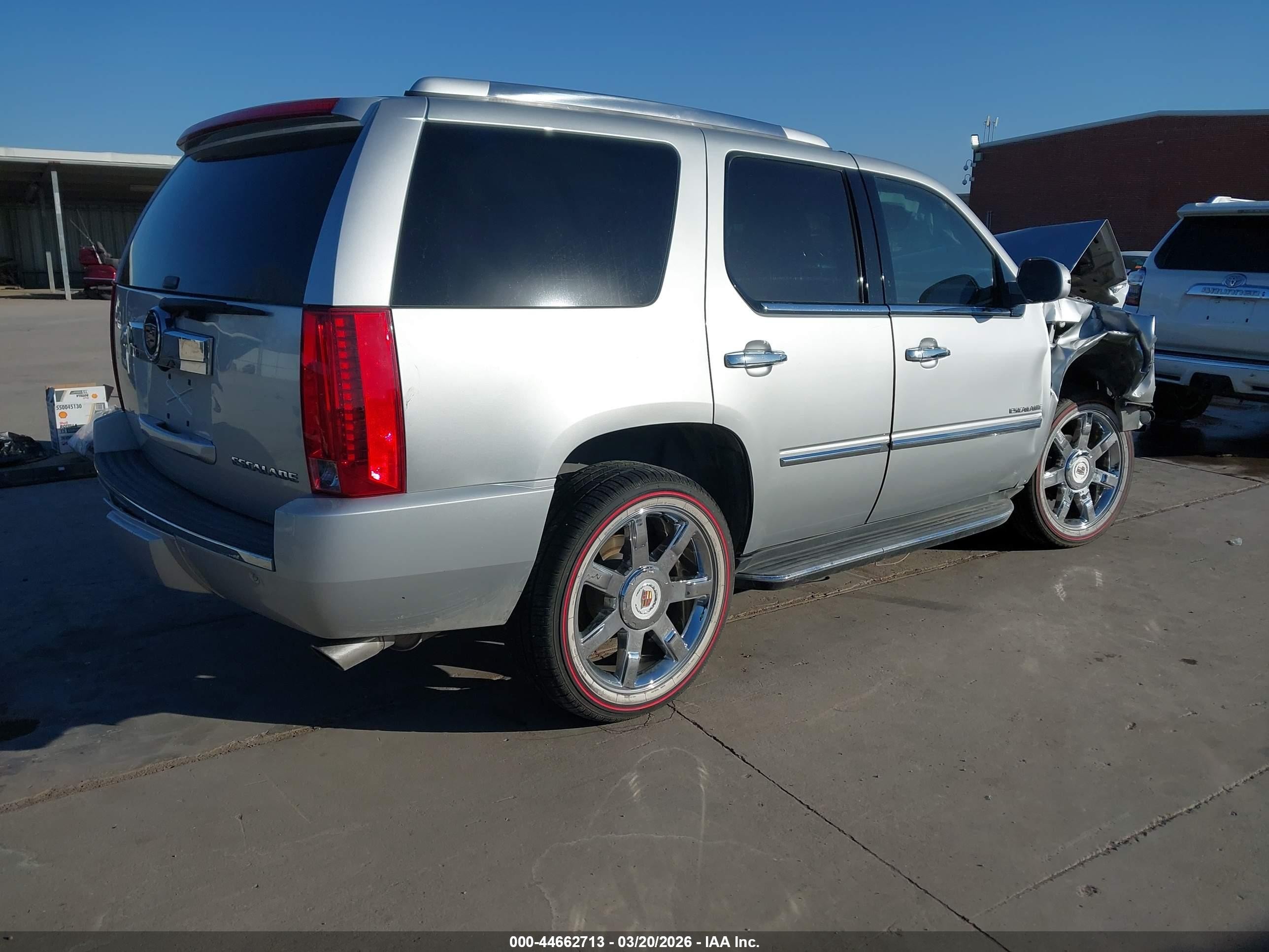 2014 Cadillac Escalade Luxury Silver vin: 1GYS3BEF1ER169756
