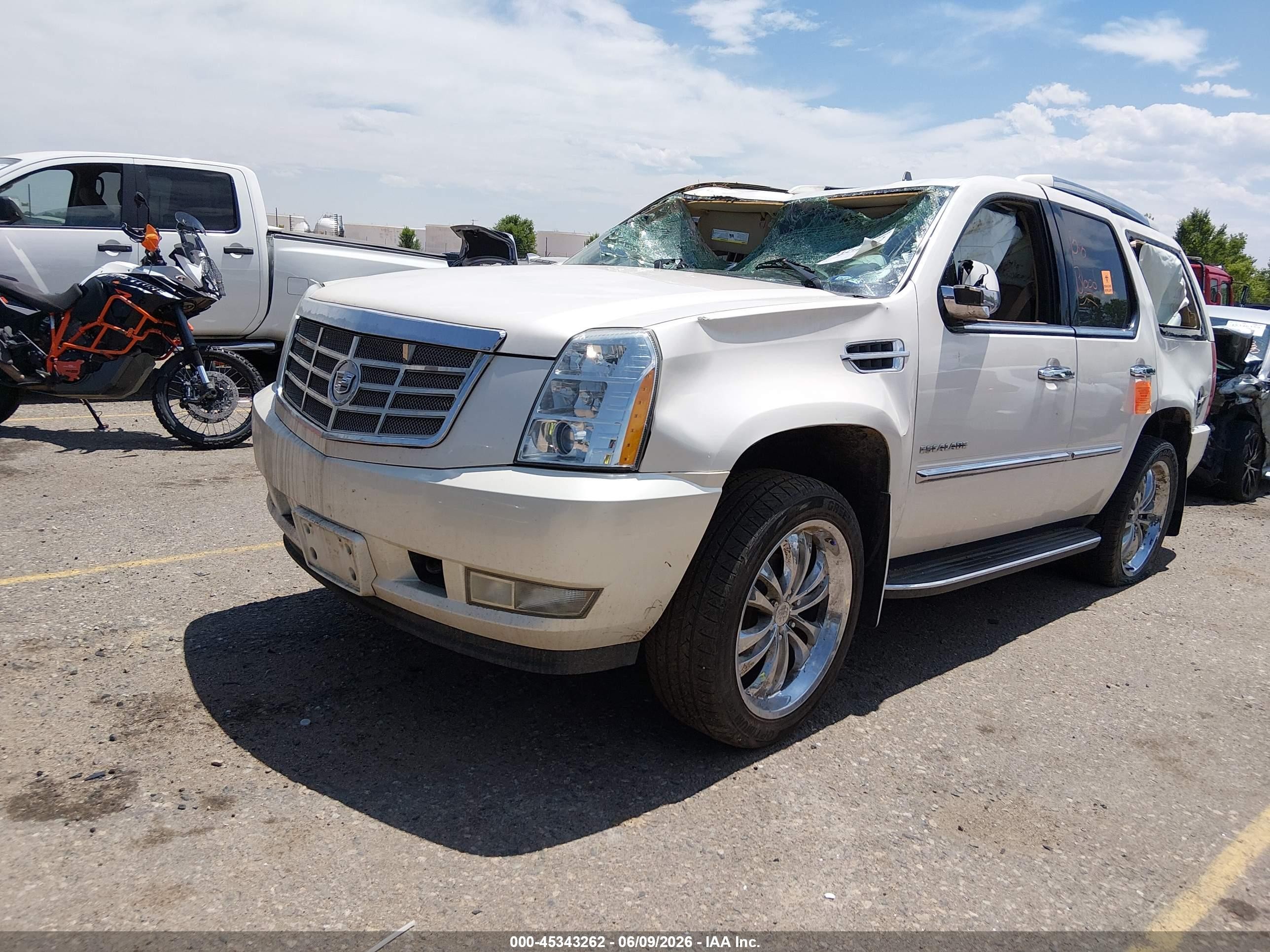 2011 Cadillac Escalade Luxury Белый vin: 1GYS3BEF2BR111635