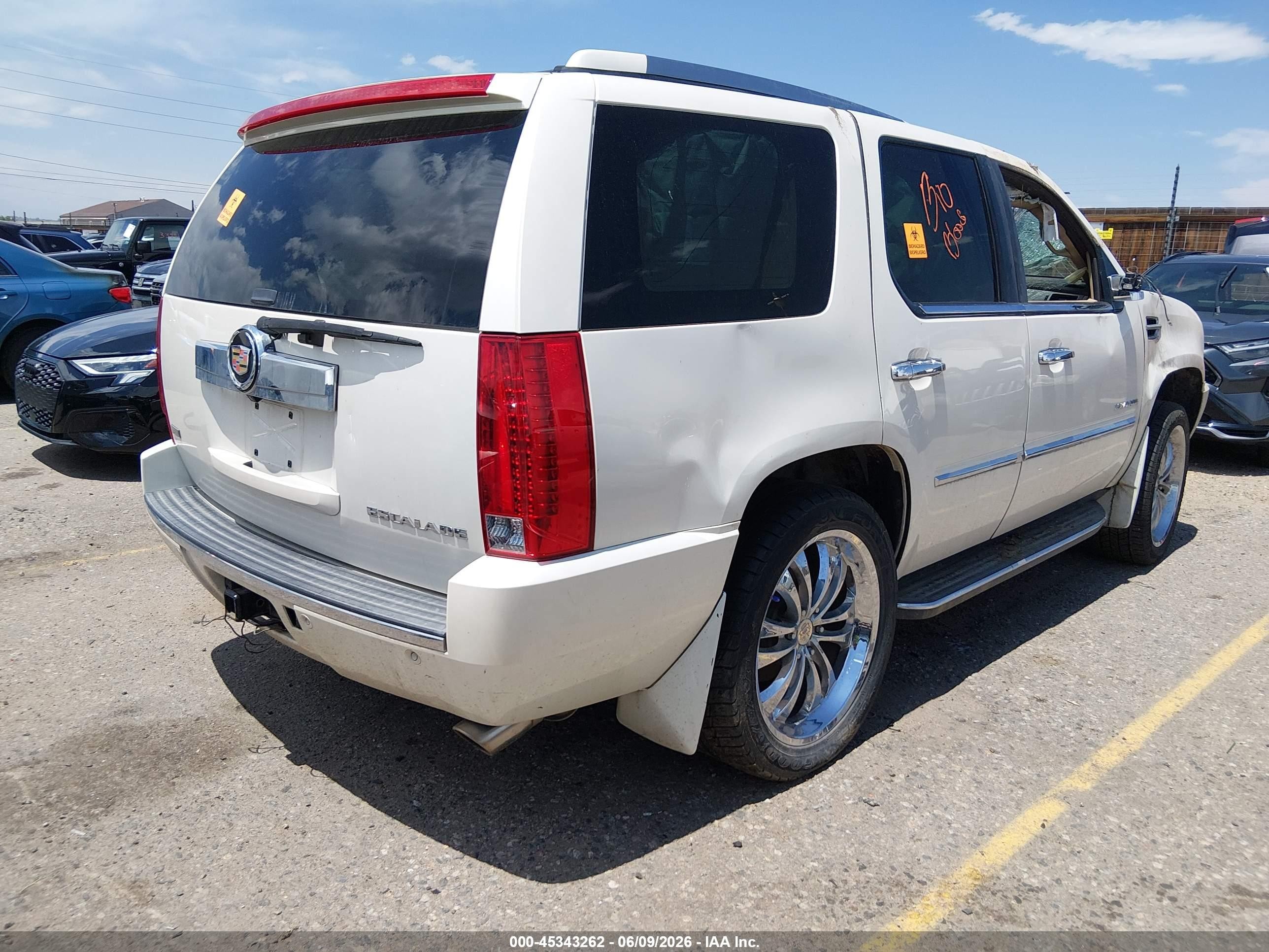 2011 Cadillac Escalade Luxury Белый vin: 1GYS3BEF2BR111635