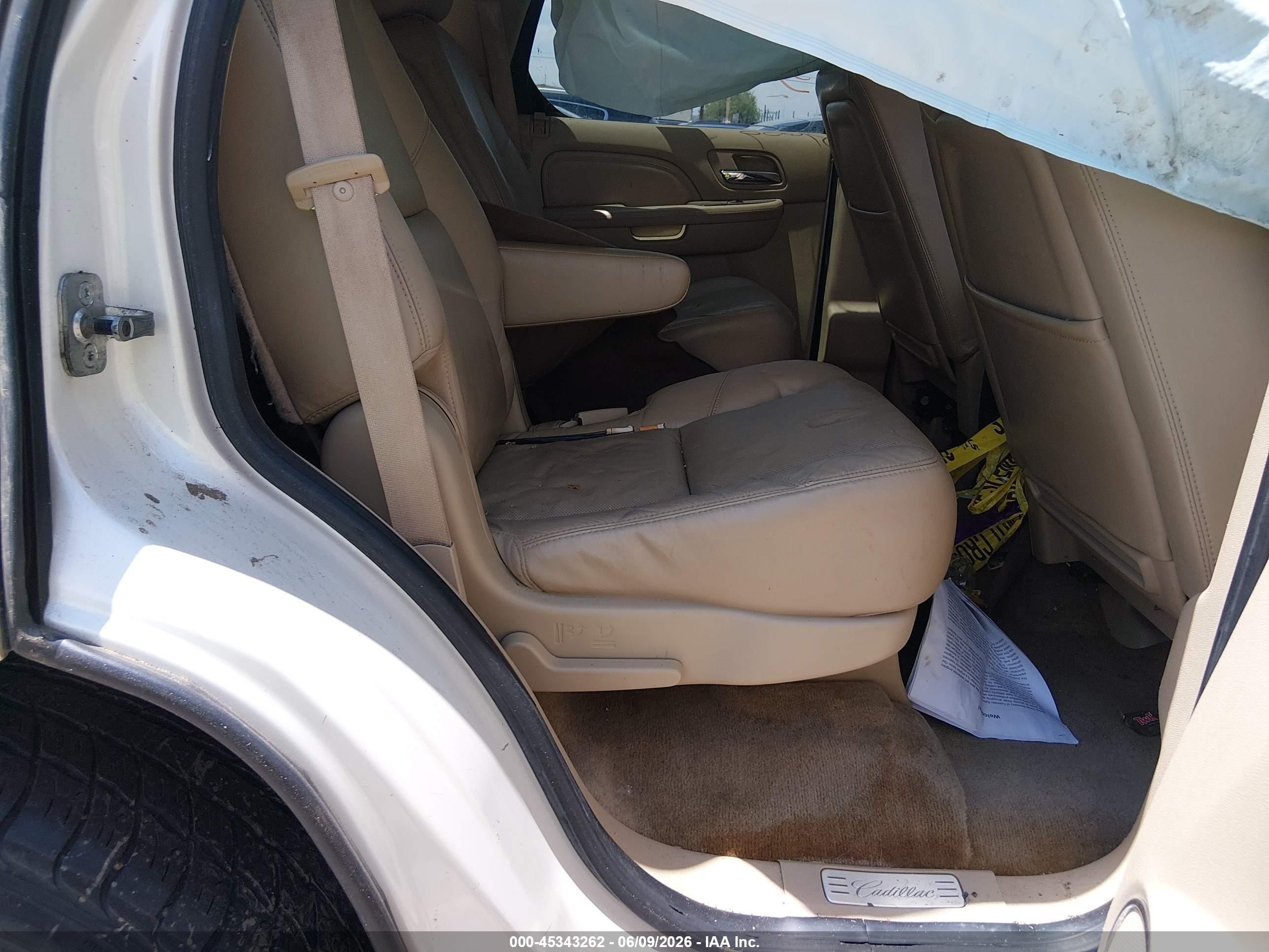 2011 Cadillac Escalade Luxury Белый vin: 1GYS3BEF2BR111635