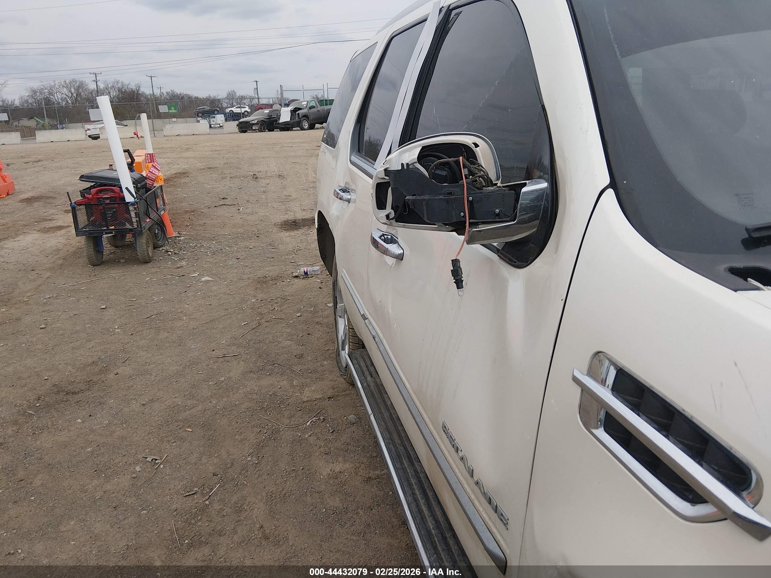 2013 Cadillac Escalade Luxury Белый vin: 1GYS3BEF8DR151334