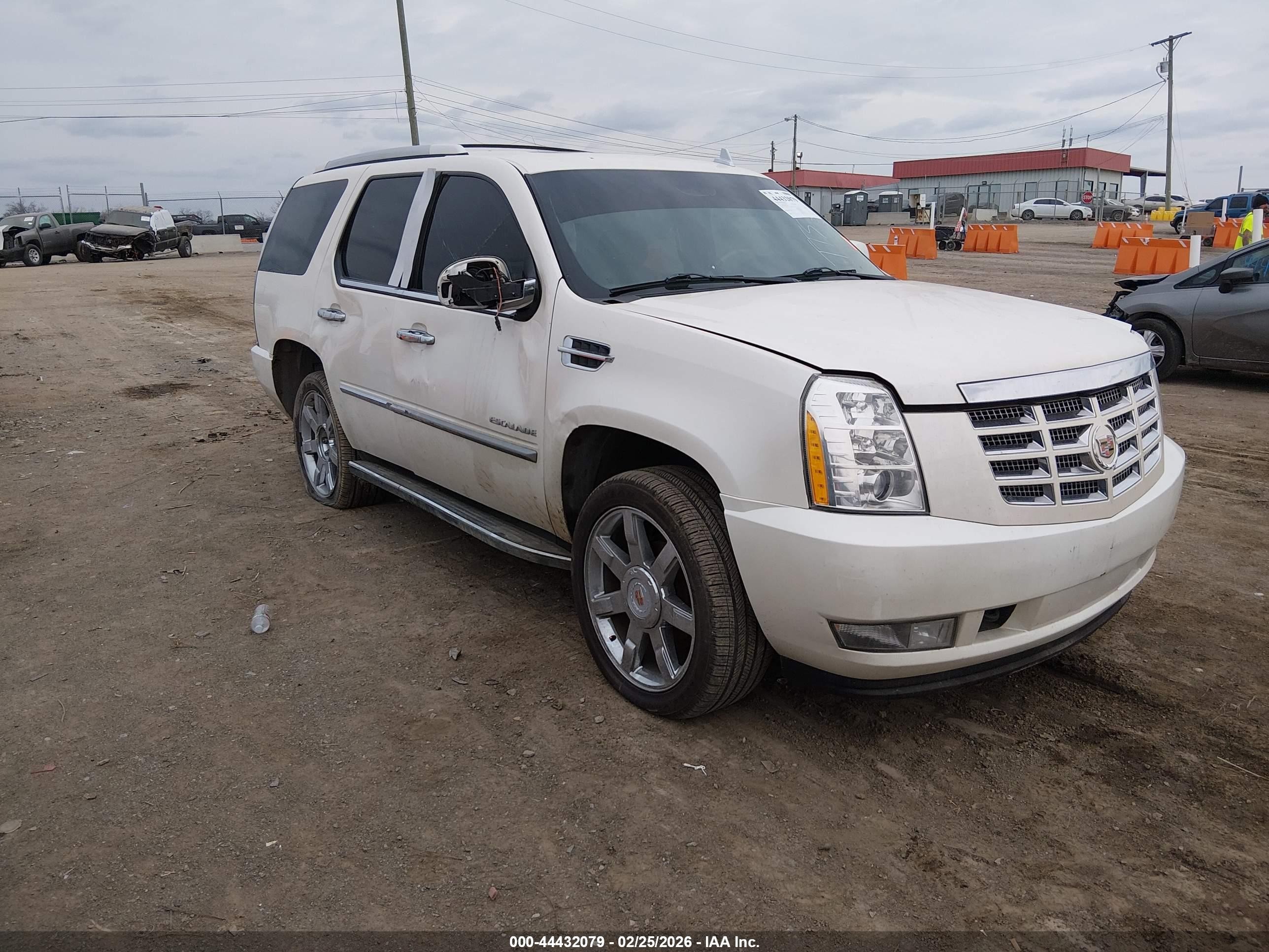 2013 Cadillac Escalade Luxury White vin: 1GYS3BEF8DR151334