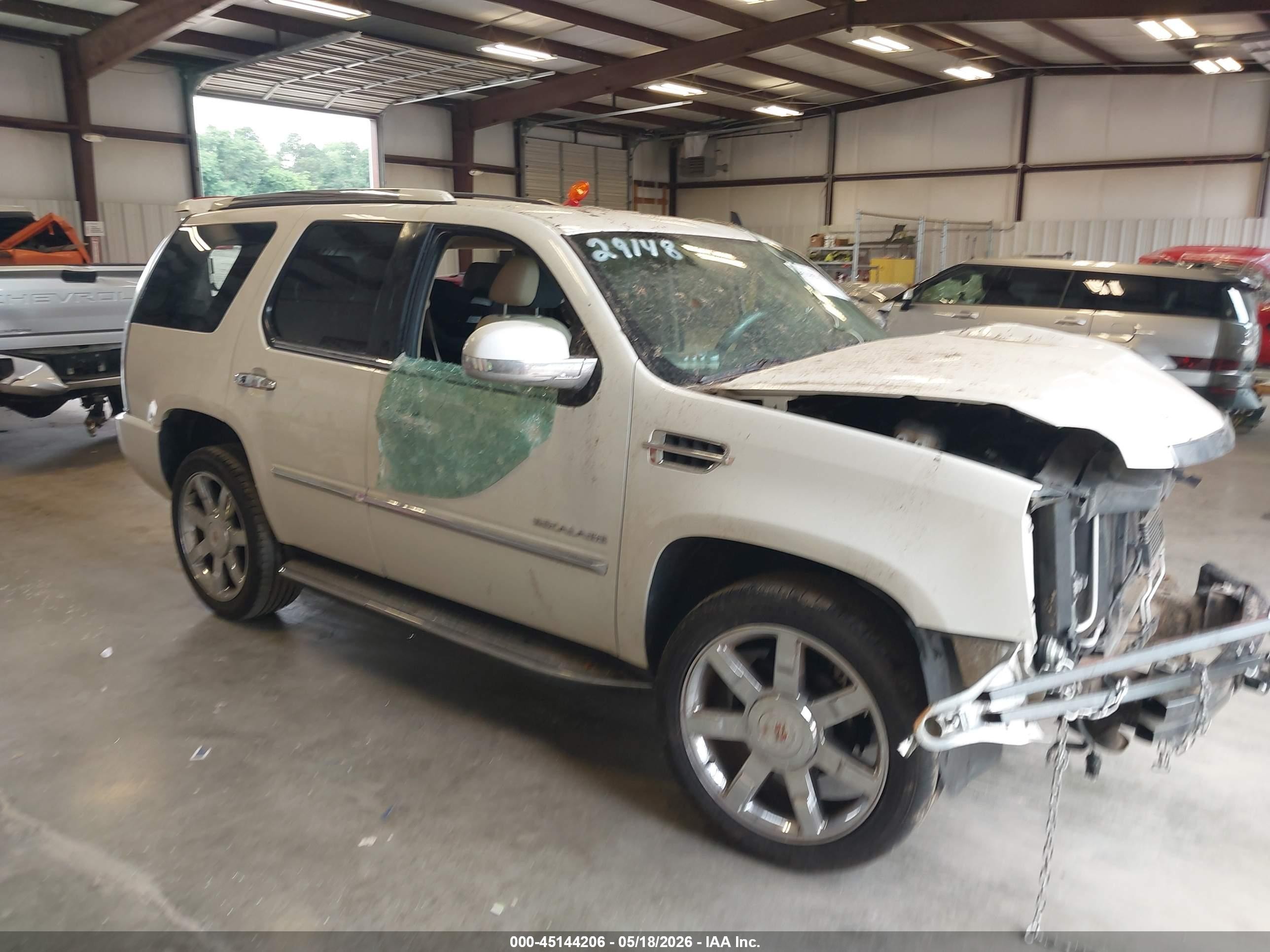 2014 Cadillac Escalade Luxury White vin: 1GYS3BEF8ER224588