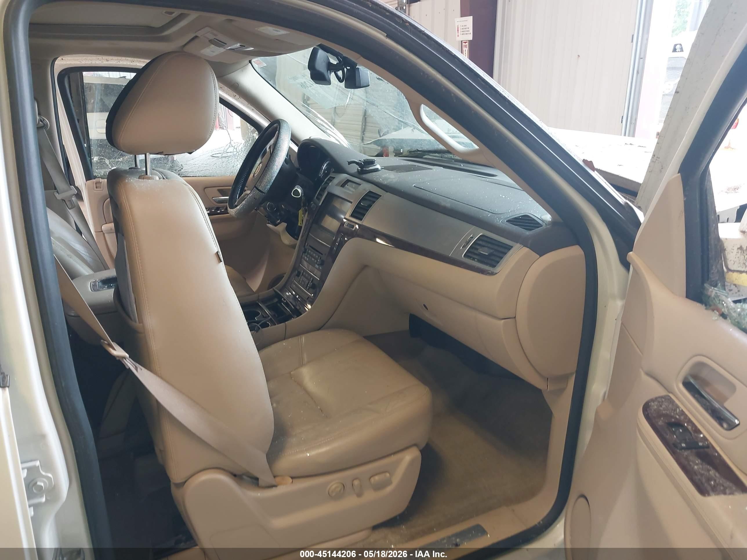 2014 Cadillac Escalade Luxury White vin: 1GYS3BEF8ER224588