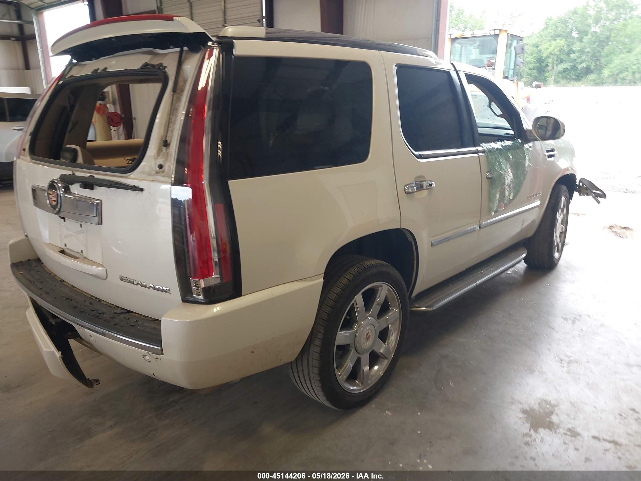 2014 Cadillac Escalade Luxury White vin: 1GYS3BEF8ER224588