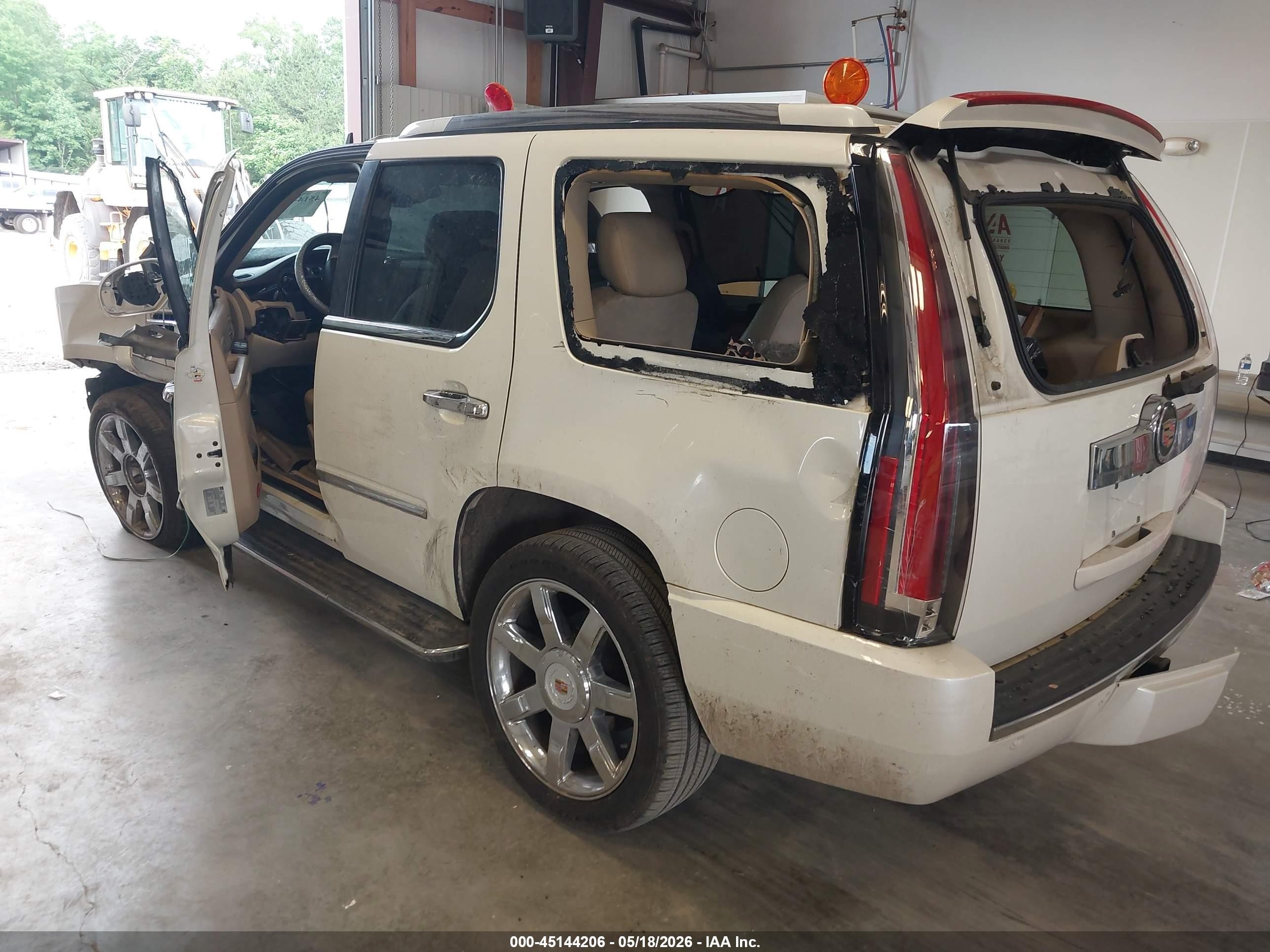 2014 Cadillac Escalade Luxury White vin: 1GYS3BEF8ER224588