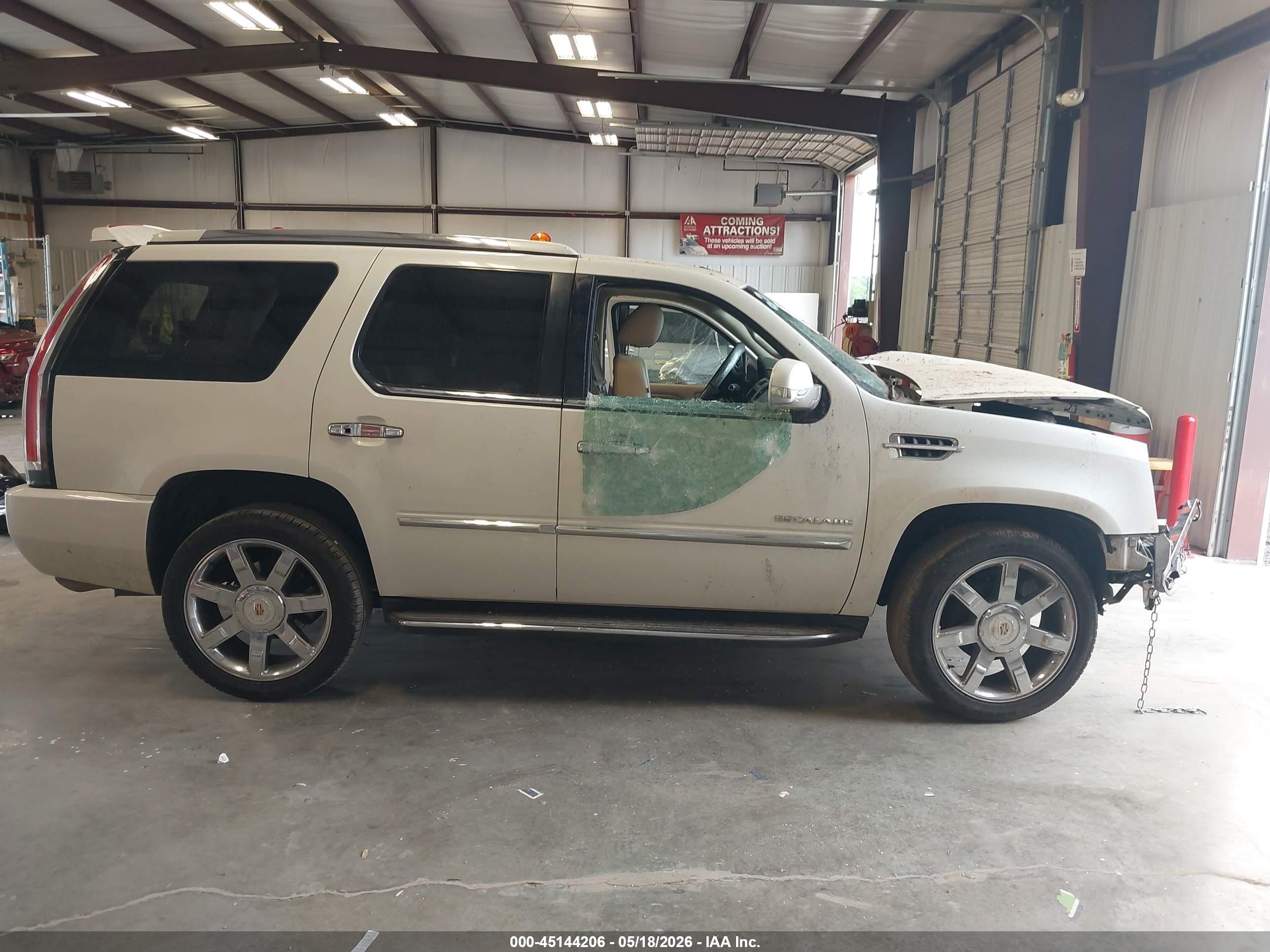 2014 Cadillac Escalade Luxury White vin: 1GYS3BEF8ER224588