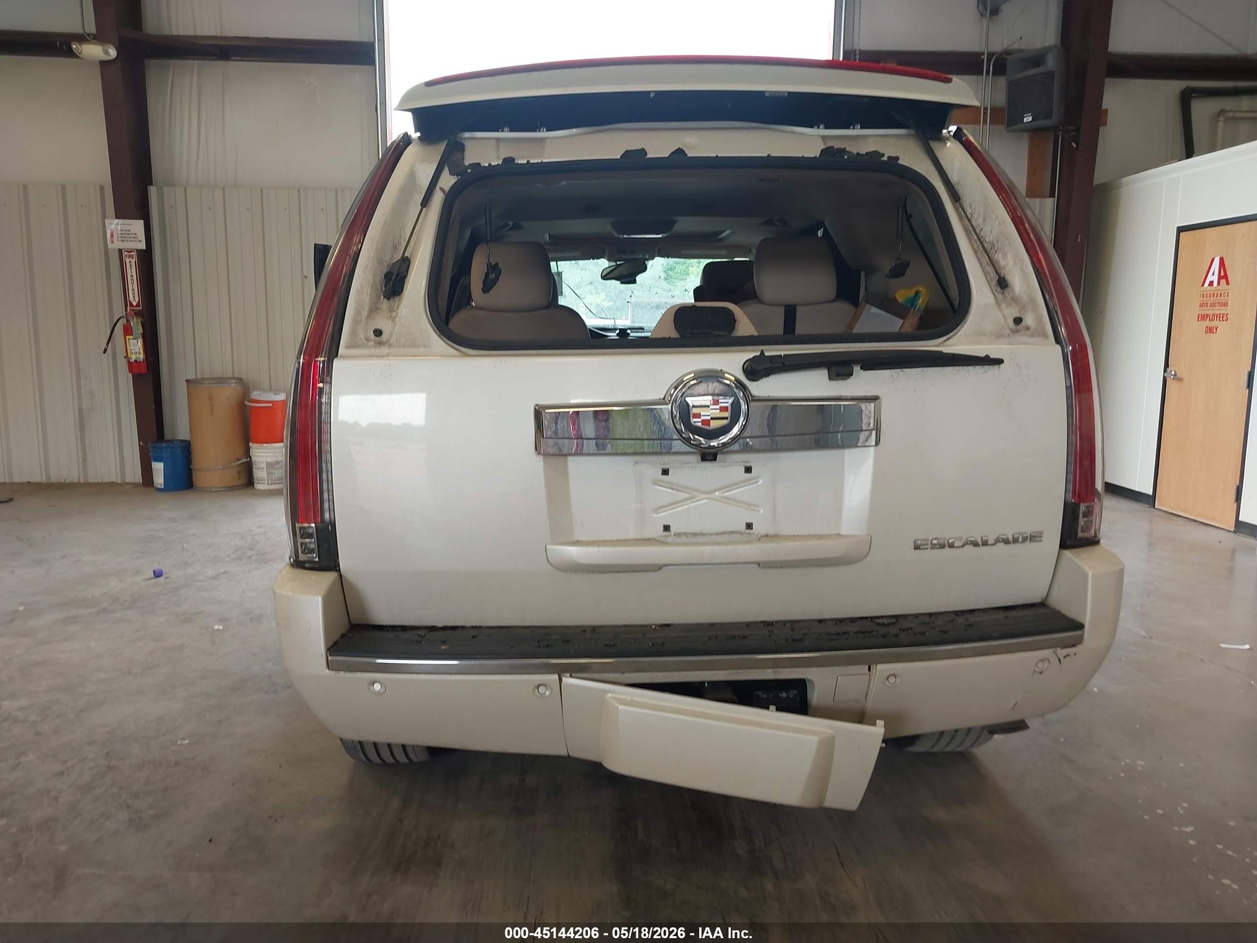2014 Cadillac Escalade Luxury White vin: 1GYS3BEF8ER224588