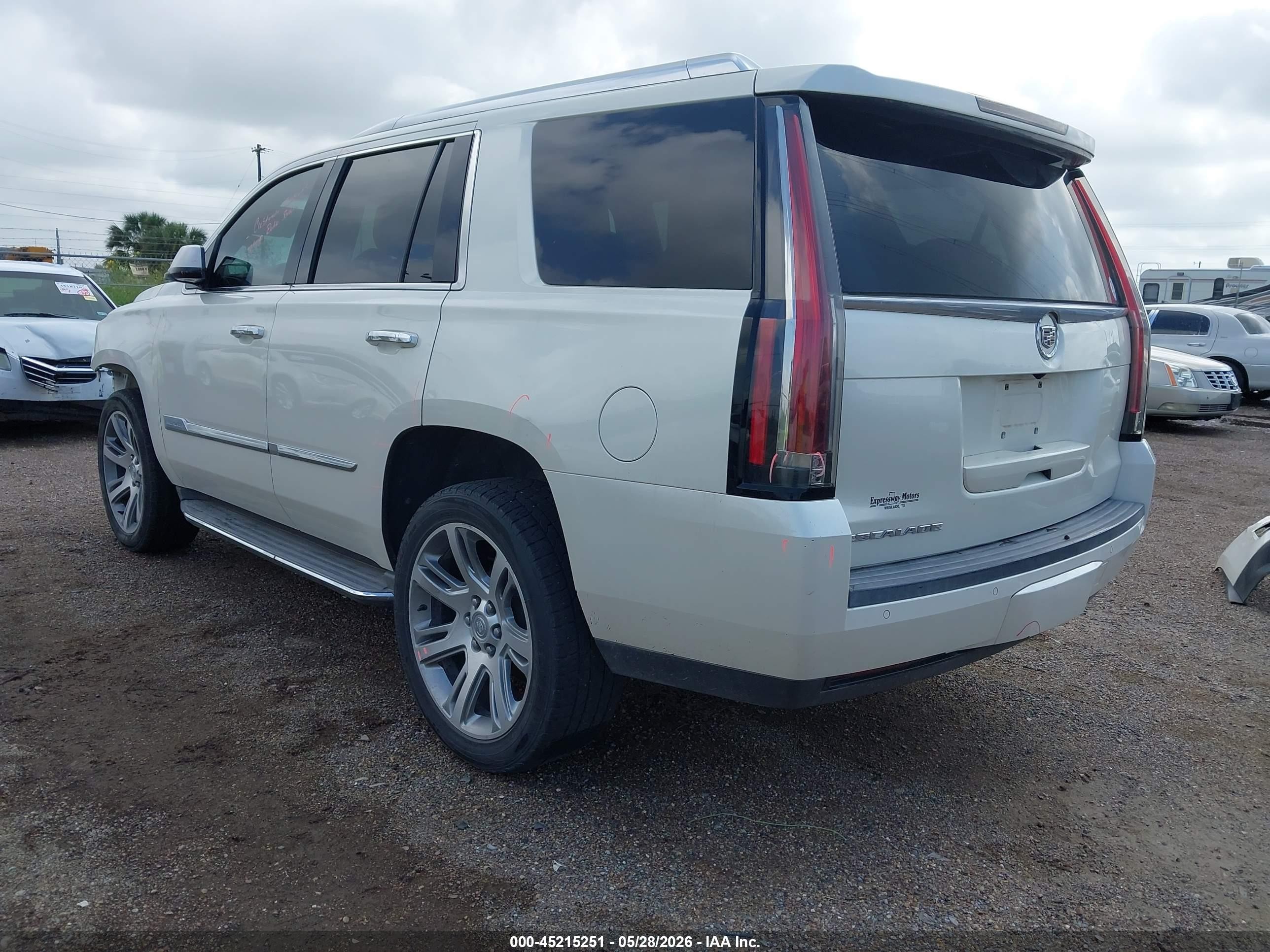 2015 Cadillac Escalade Luxury White vin: 1GYS3BKJ1FR181075