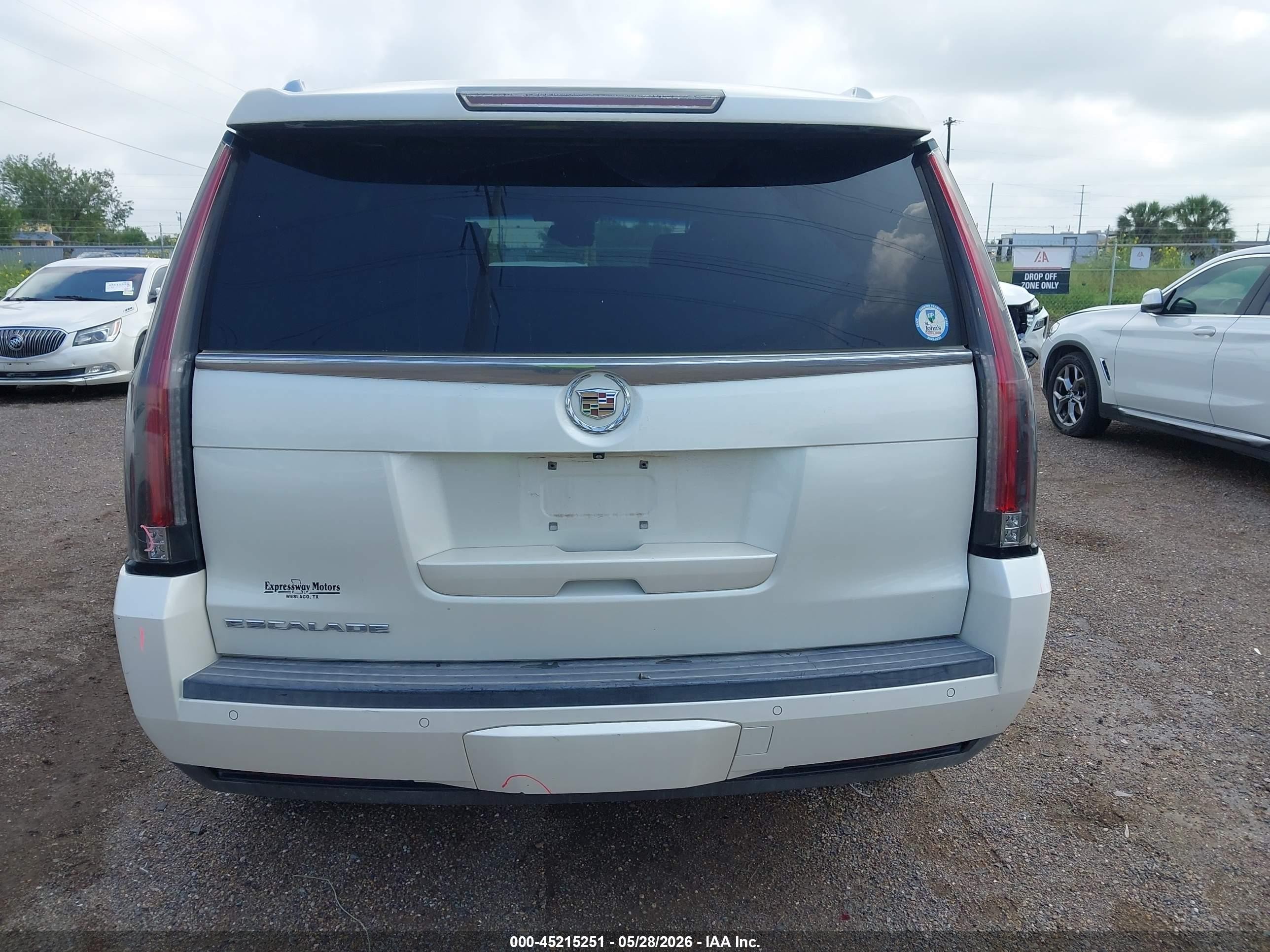 2015 Cadillac Escalade Luxury White vin: 1GYS3BKJ1FR181075