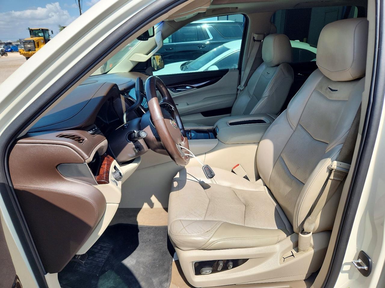 2015 Cadillac Escalade Luxury Cream vin: 1GYS3BKJ1FR304261