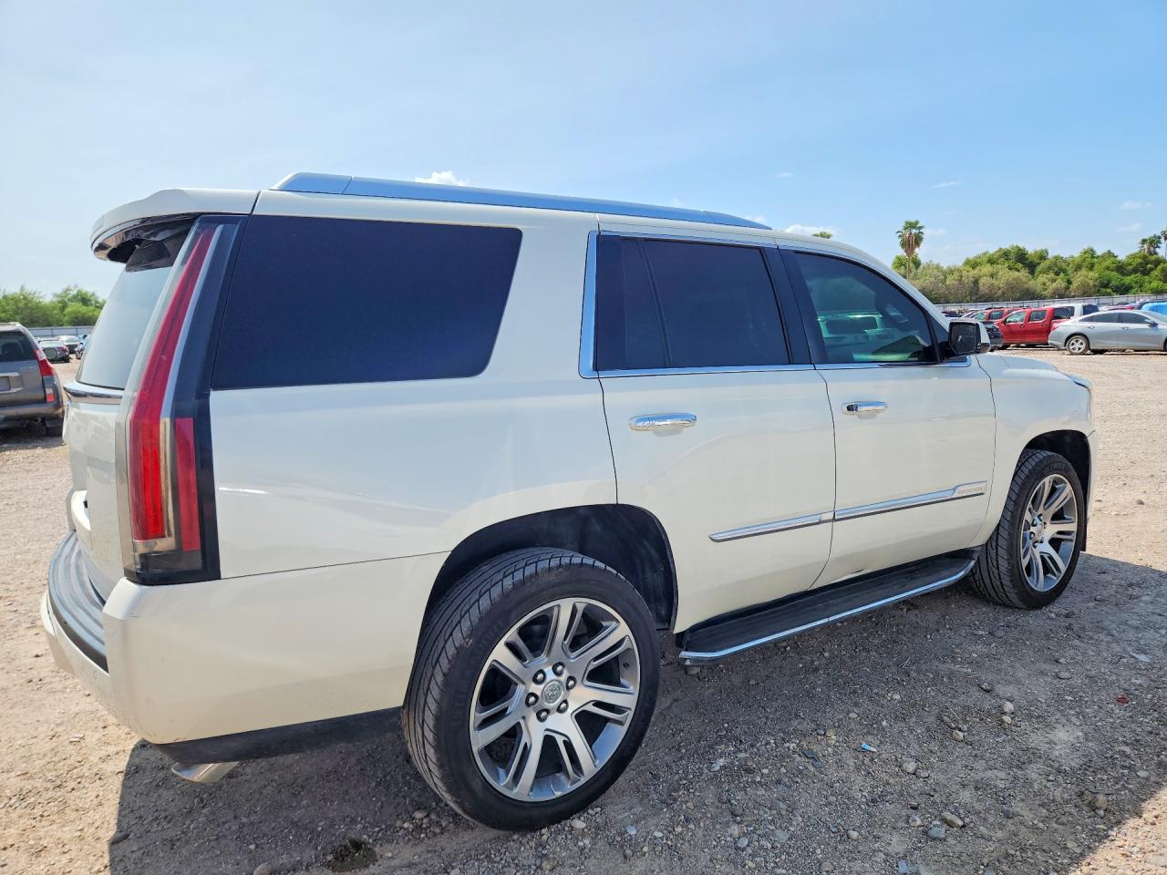 2015 Cadillac Escalade Luxury Cream vin: 1GYS3BKJ1FR304261