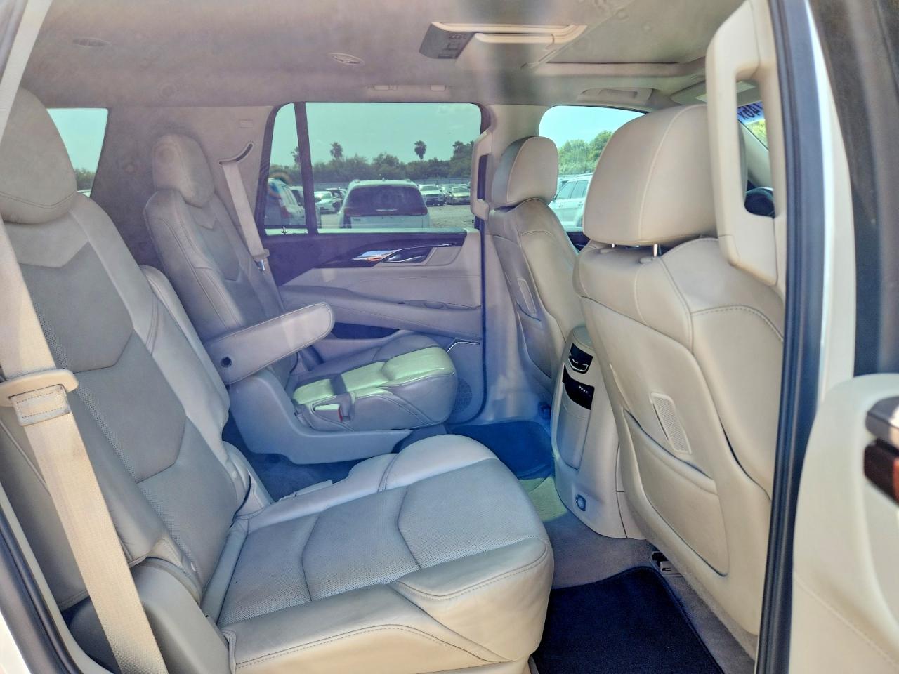 2015 Cadillac Escalade Luxury Cream vin: 1GYS3BKJ1FR304261