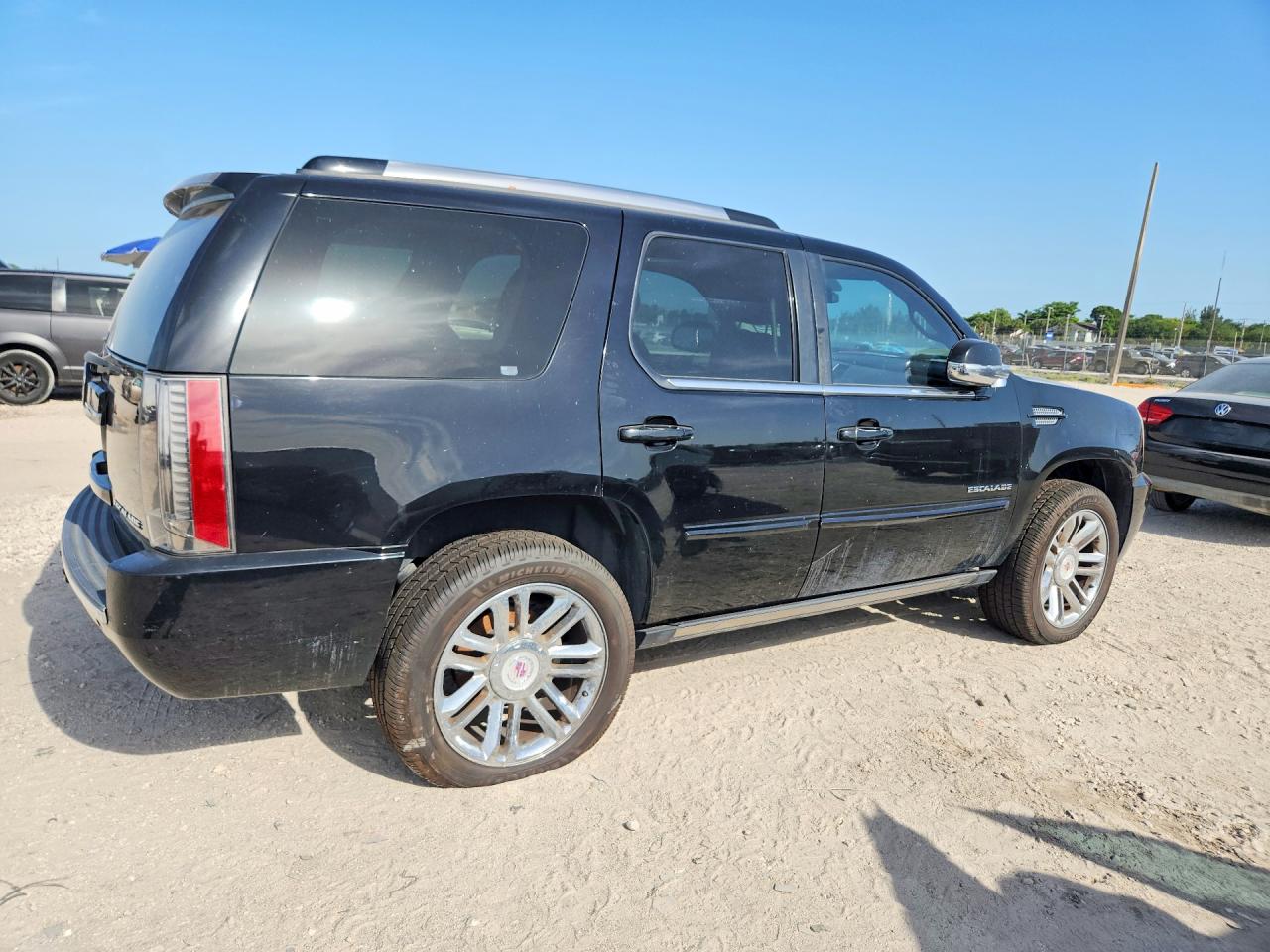 2013 Cadillac Escalade Premium Black vin: 1GYS3CEF8DR137844