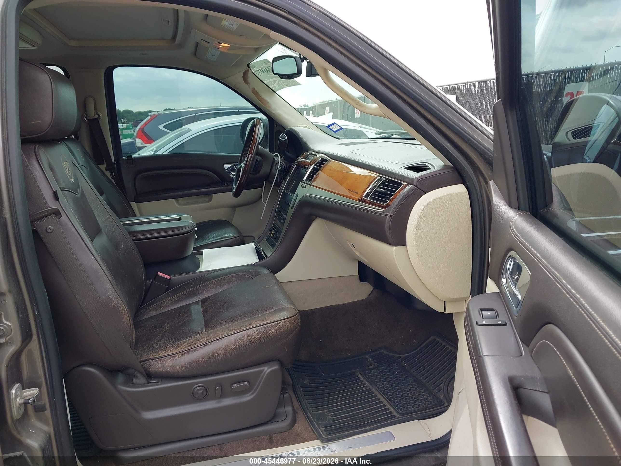 2011 Cadillac Escalade Platinum Edition Серый vin: 1GYS3DEF1BR149403