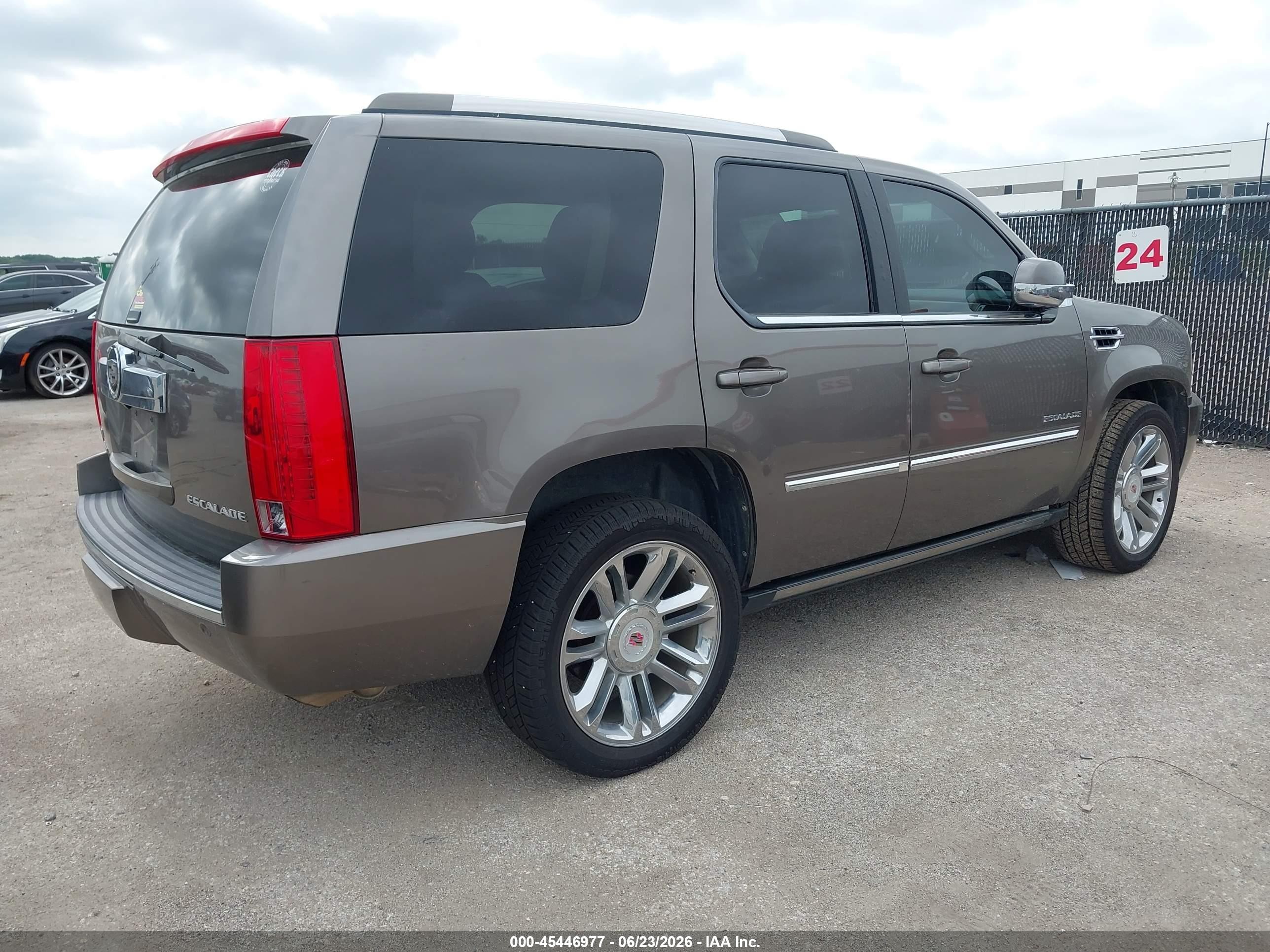2011 Cadillac Escalade Platinum Edition Серый vin: 1GYS3DEF1BR149403