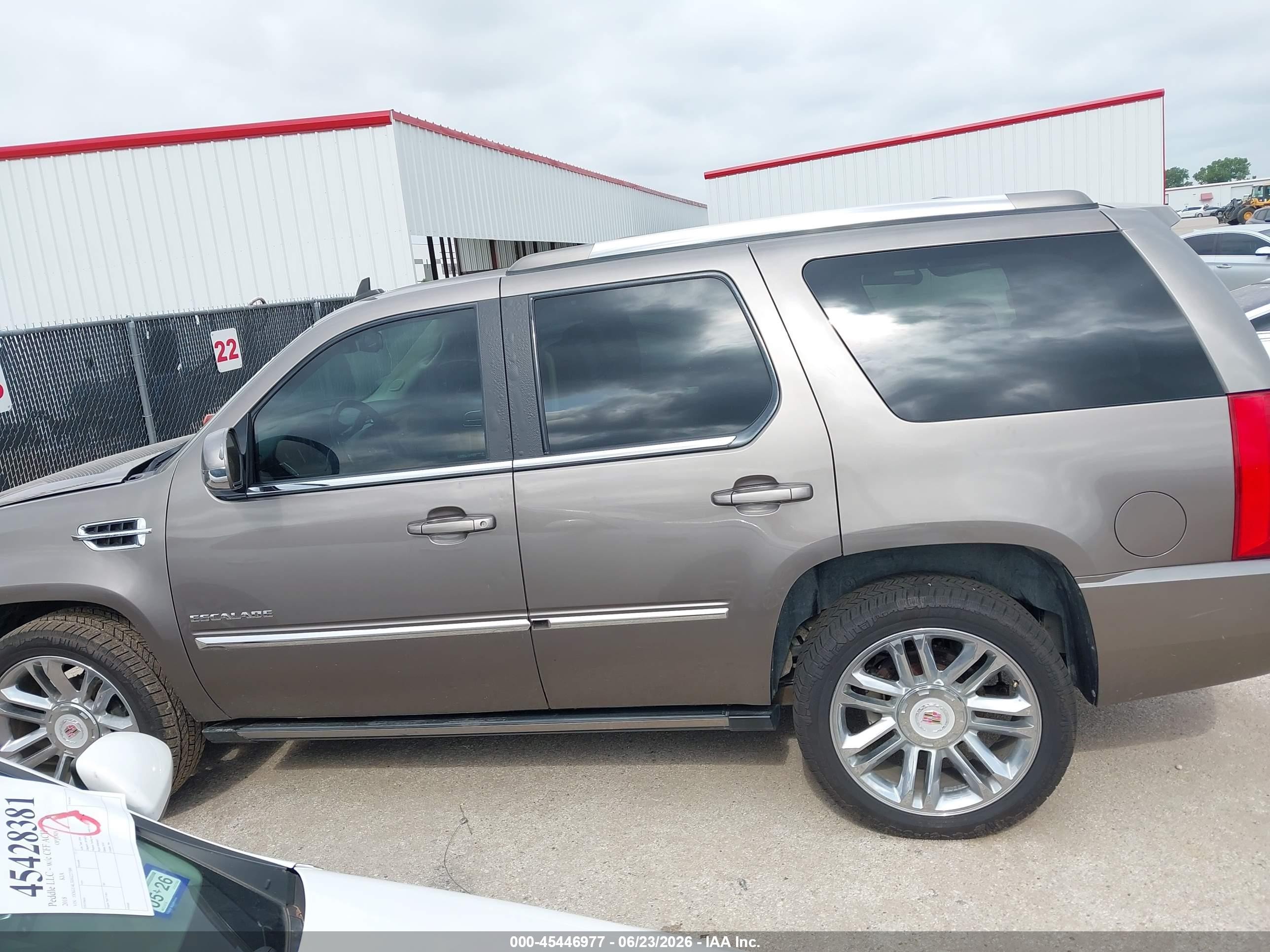 2011 Cadillac Escalade Platinum Edition Серый vin: 1GYS3DEF1BR149403