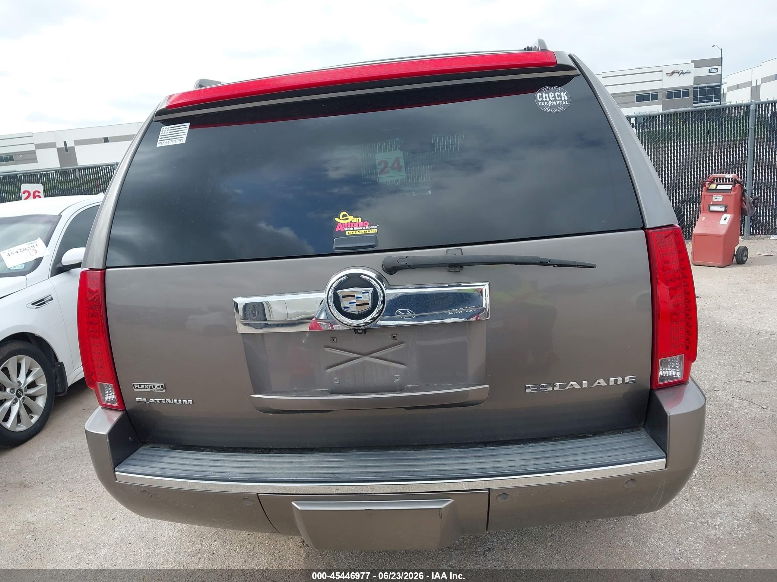 2011 Cadillac Escalade Platinum Edition Серый vin: 1GYS3DEF1BR149403