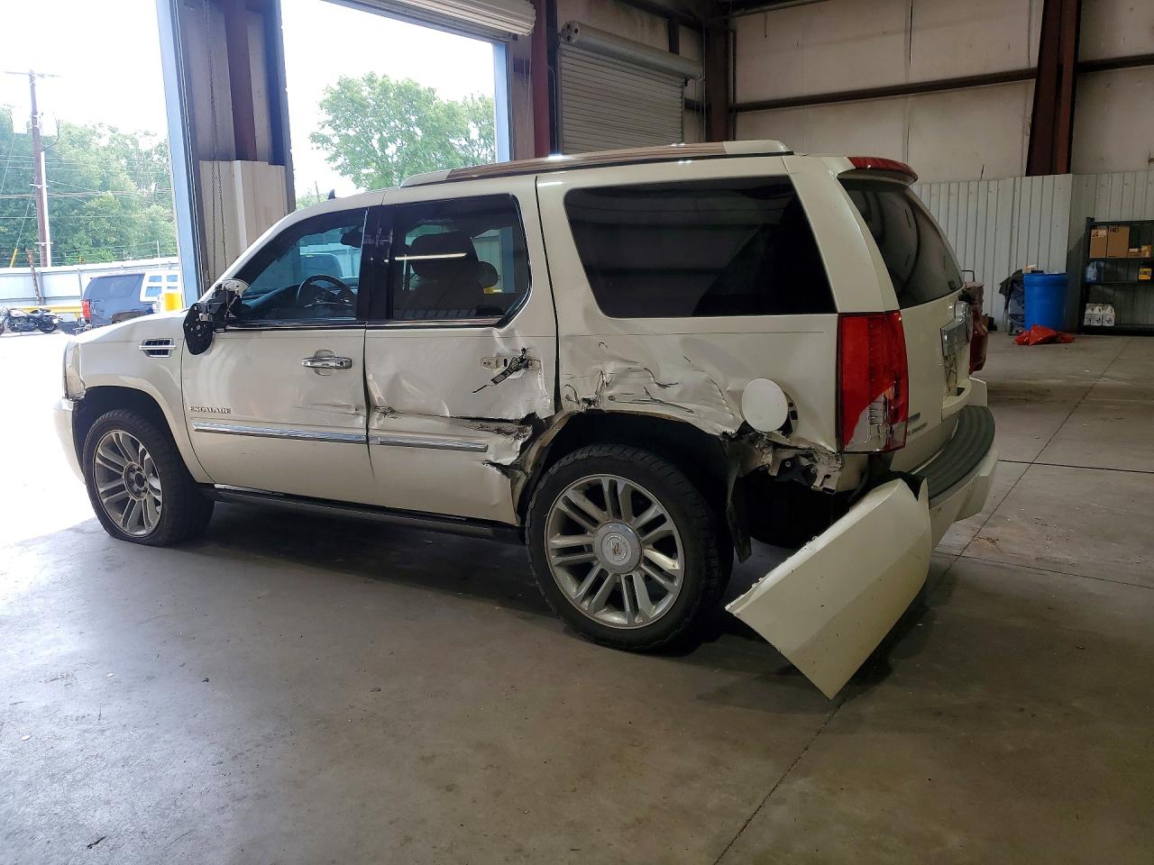 2012 Cadillac Escalade Platinum White vin: 1GYS3DEF2CR114175