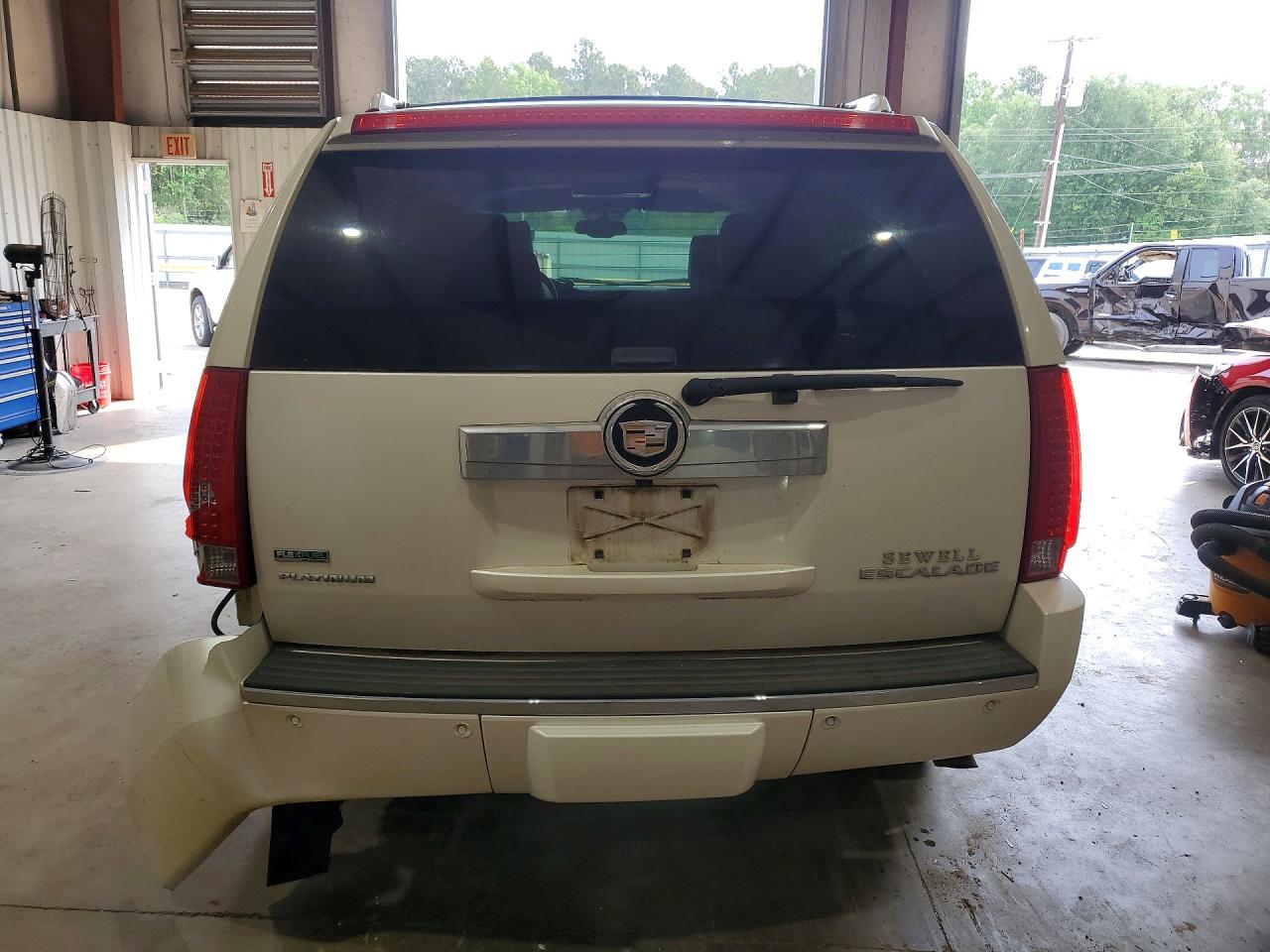 2012 Cadillac Escalade Platinum White vin: 1GYS3DEF2CR114175