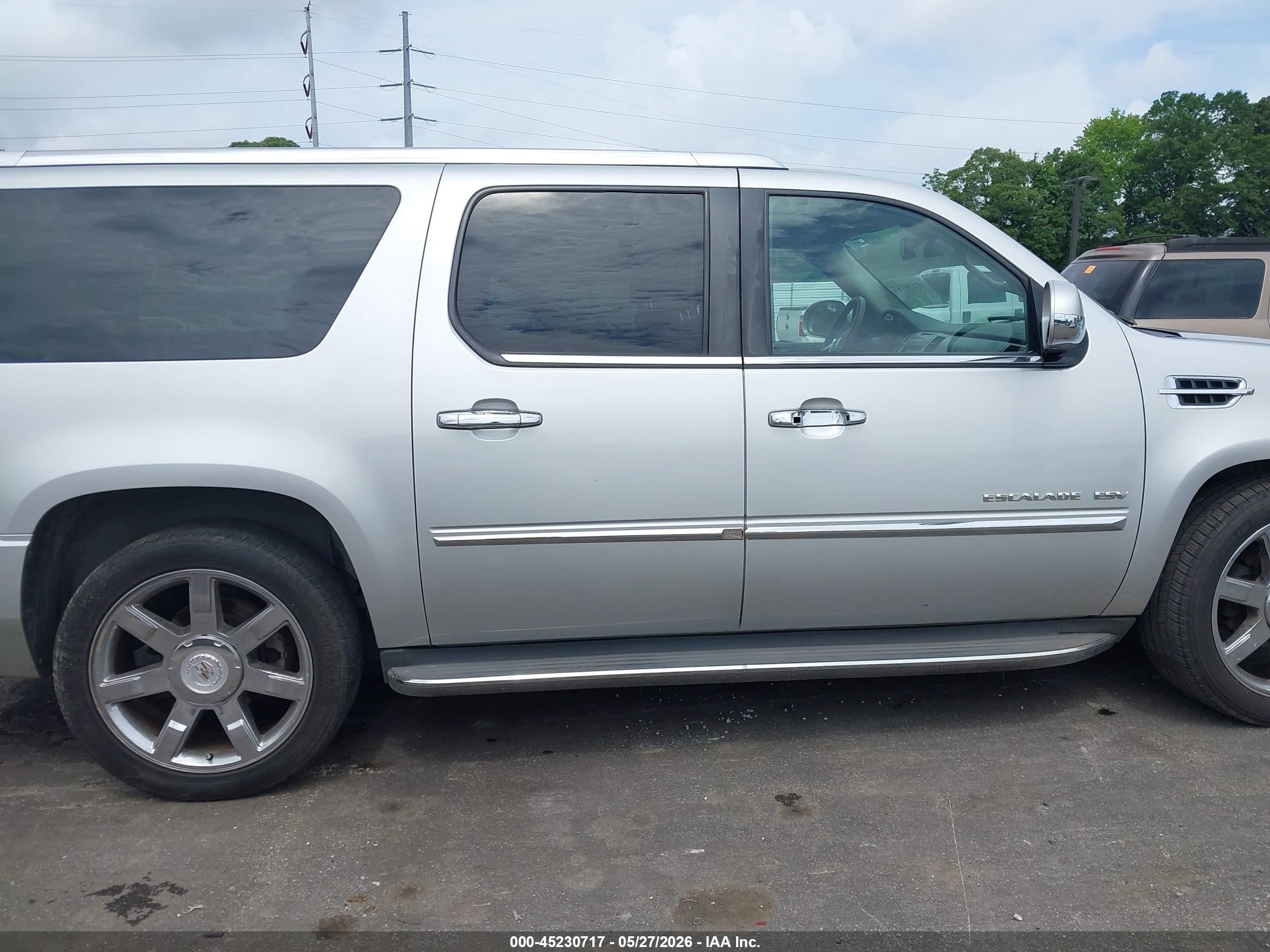 2011 Cadillac Escalade Esv Luxury Silver vin: 1GYS3HEF1BR192209