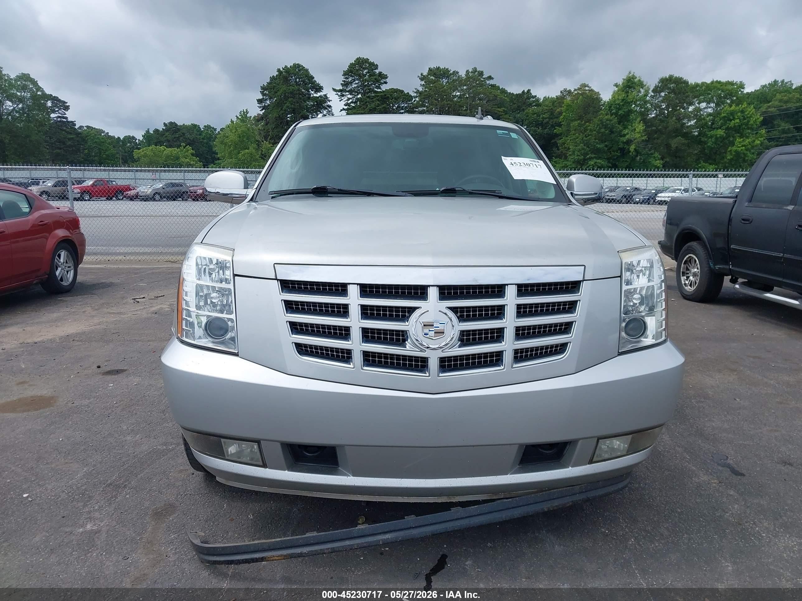2011 Cadillac Escalade Esv Luxury Silver vin: 1GYS3HEF1BR192209