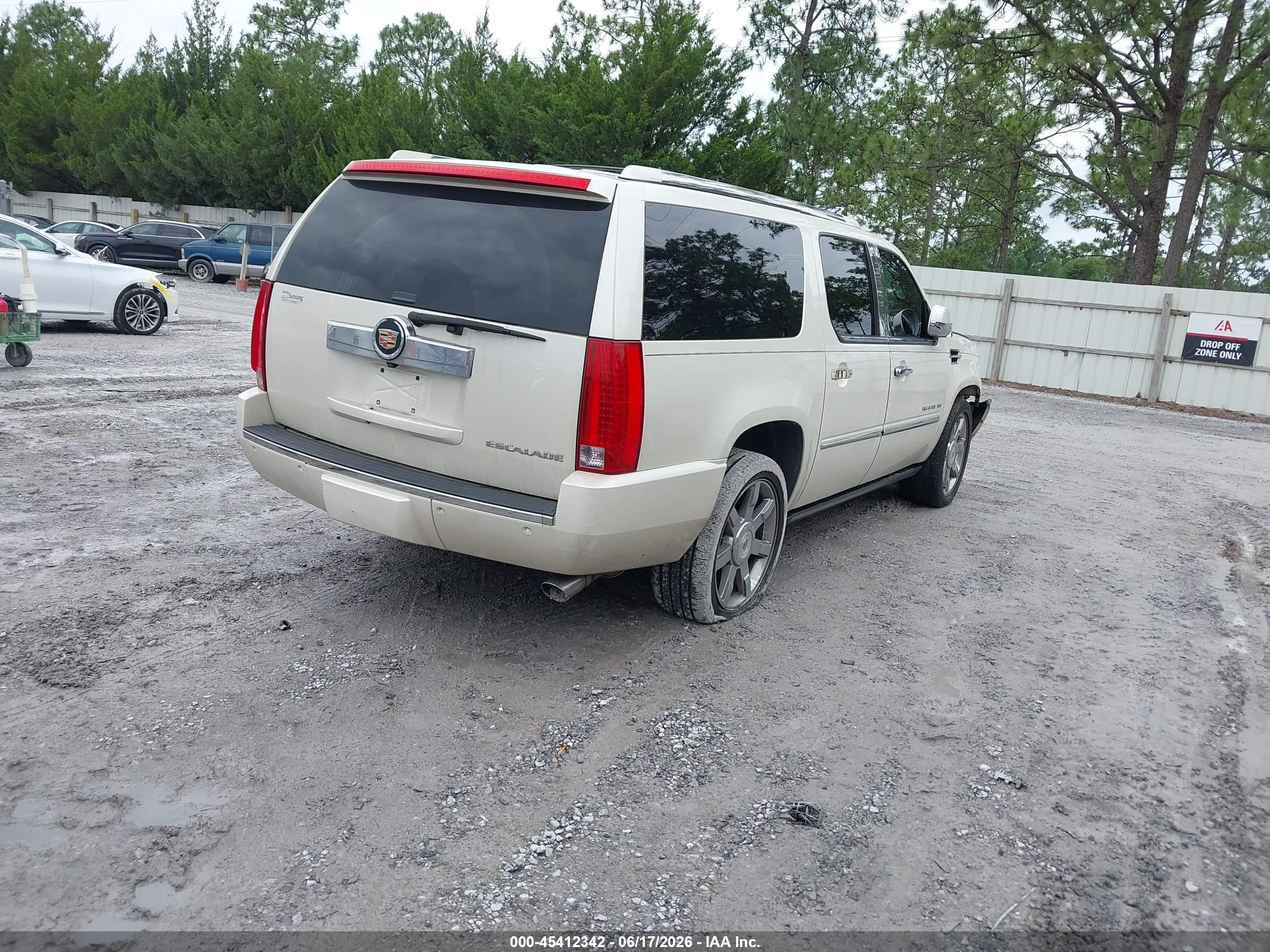 2014 Cadillac Escalade Esv Luxury White vin: 1GYS3HEF8ER225646