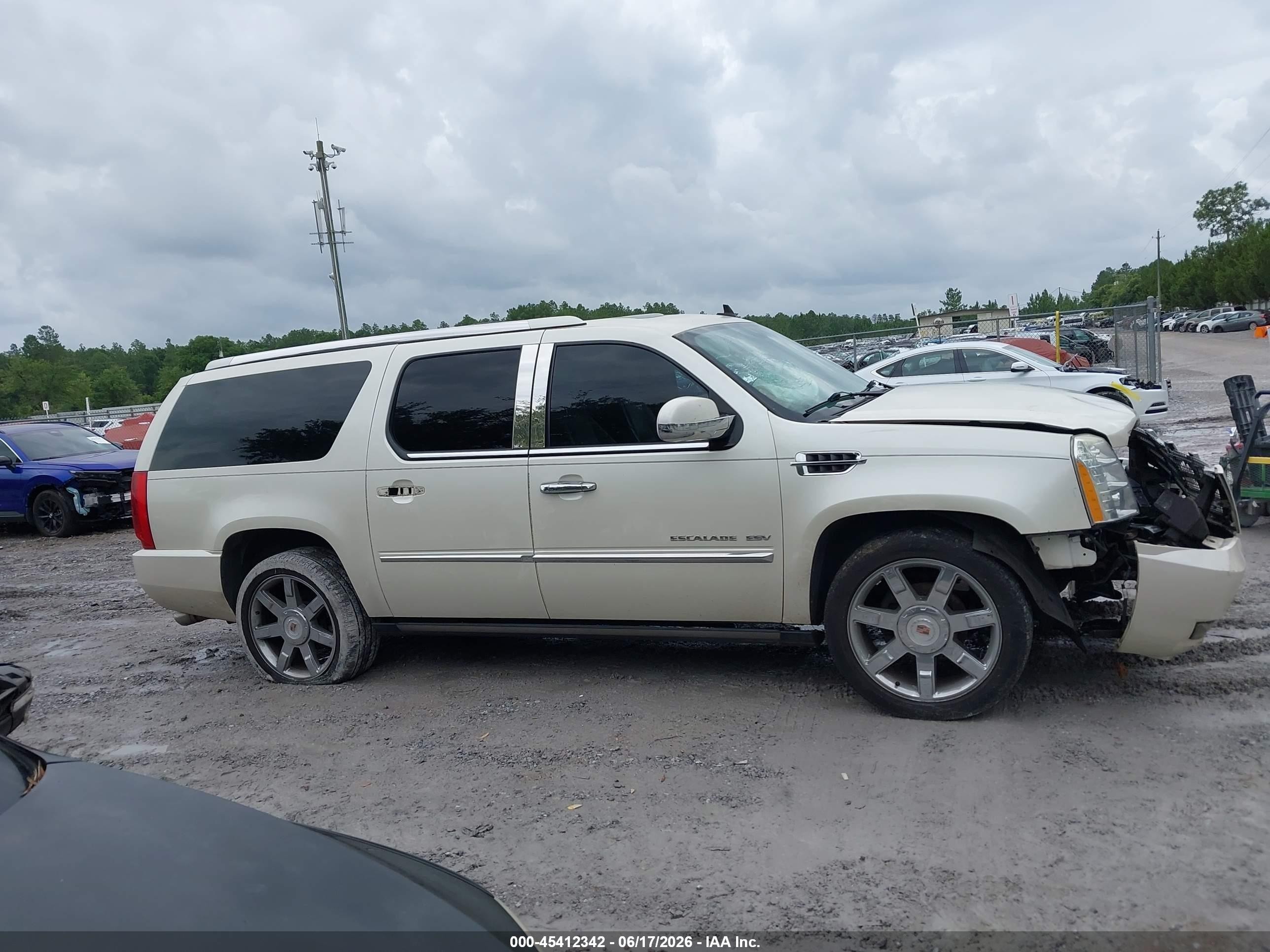2014 Cadillac Escalade Esv Luxury White vin: 1GYS3HEF8ER225646