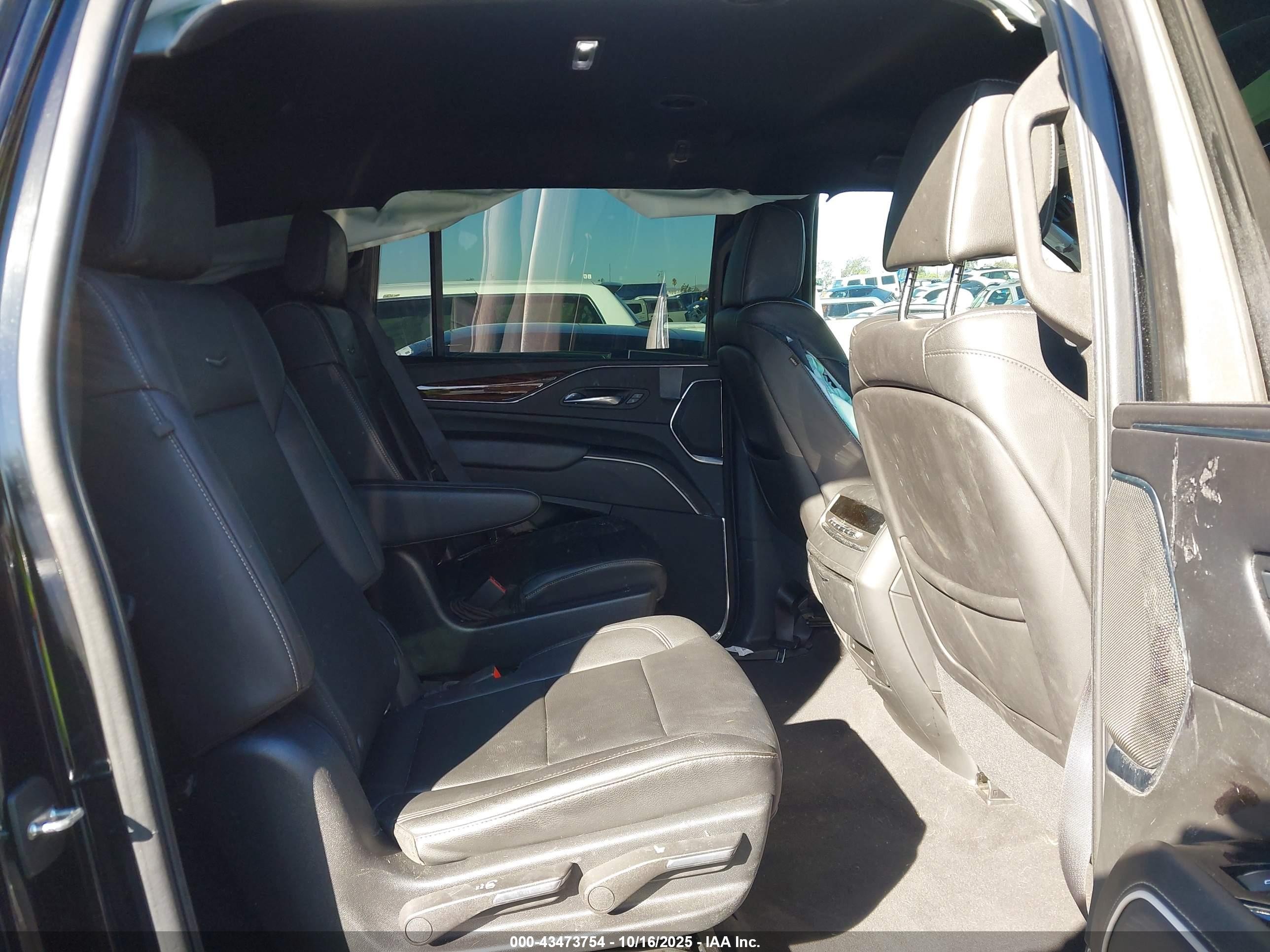 2021 Cadillac Escalade Esv 2wd Luxury Black vin: 1GYS3JKL3MR358587