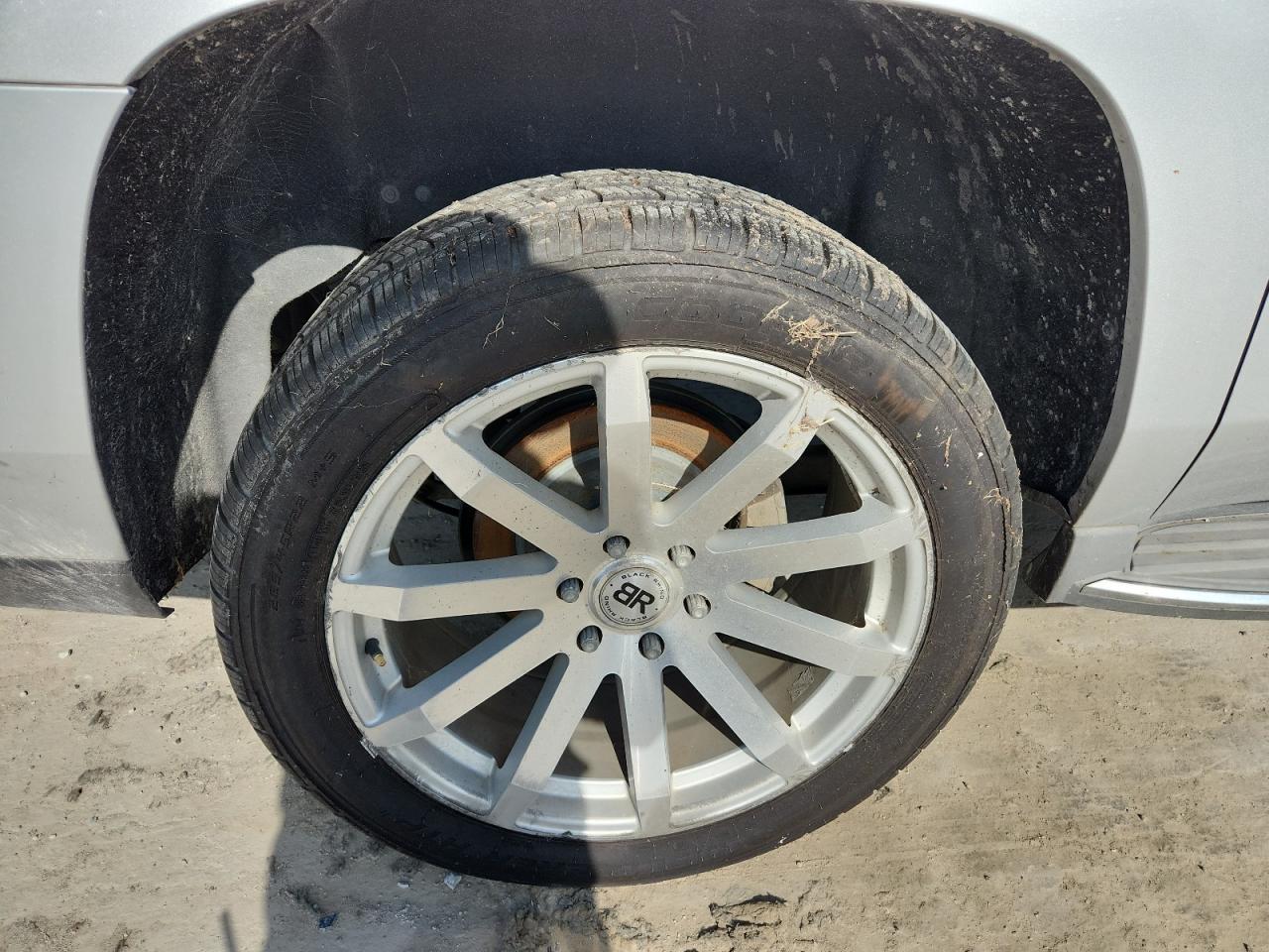 2015 Cadillac Escalade Esv Luxury Серебряный vin: 1GYS3SKJ3FR556724 Damage: Right Rear Wheel, Curb Rash, > 12 Inches
