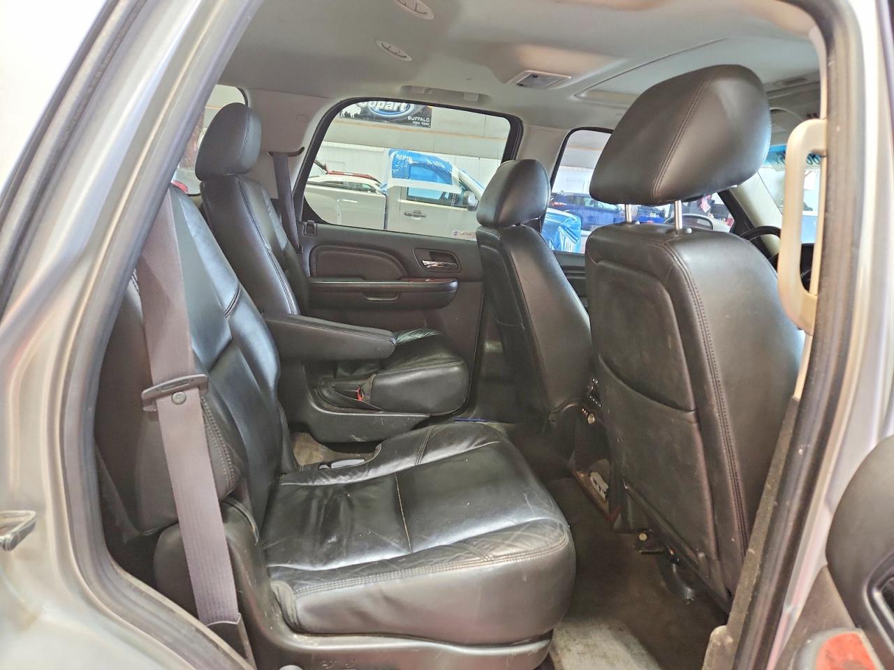 2011 Cadillac Escalade Silver vin: 1GYS4AEF2BR369869