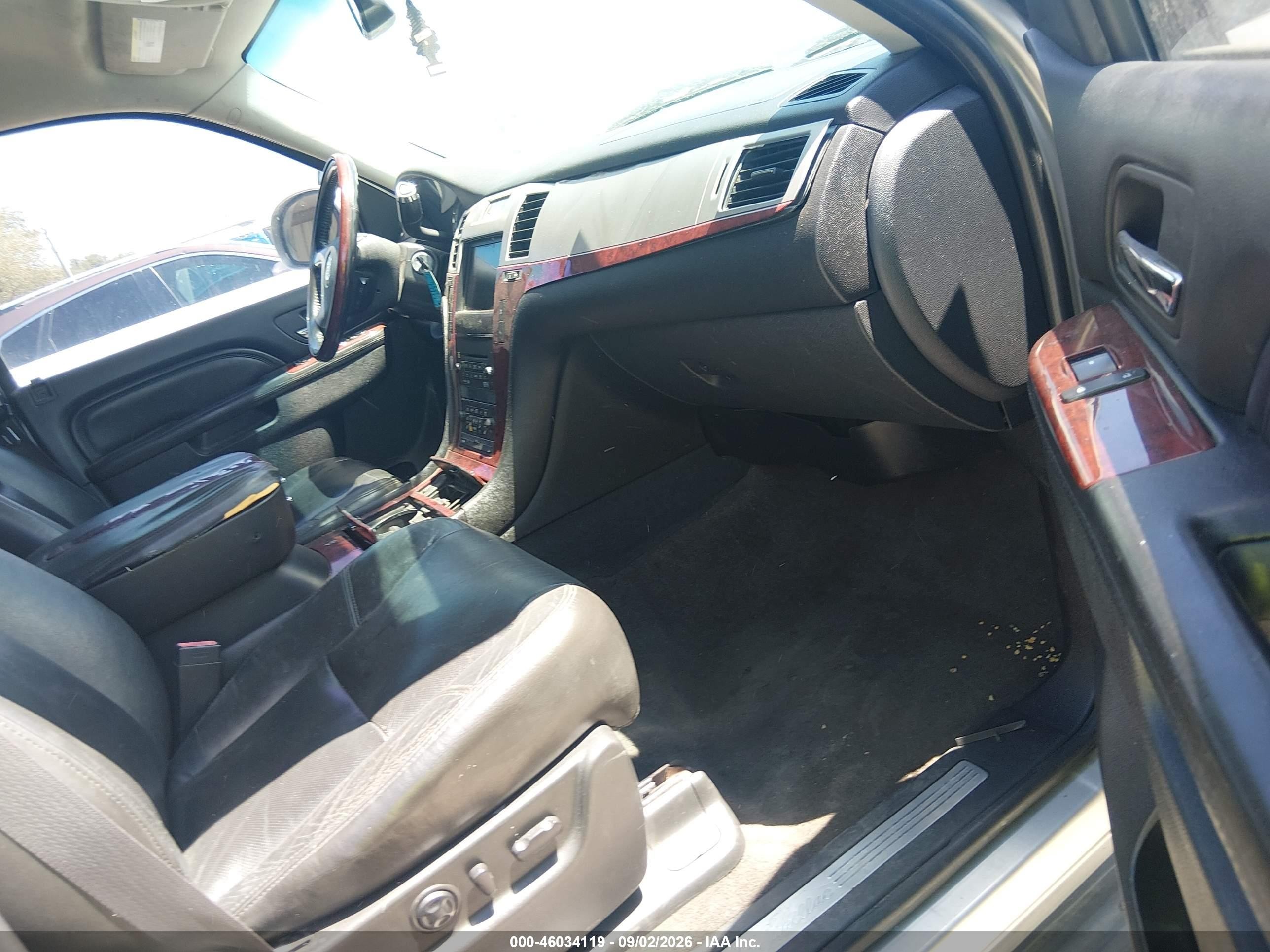 2011 Cadillac Escalade Standard Beige vin: 1GYS4AEF3BR234674