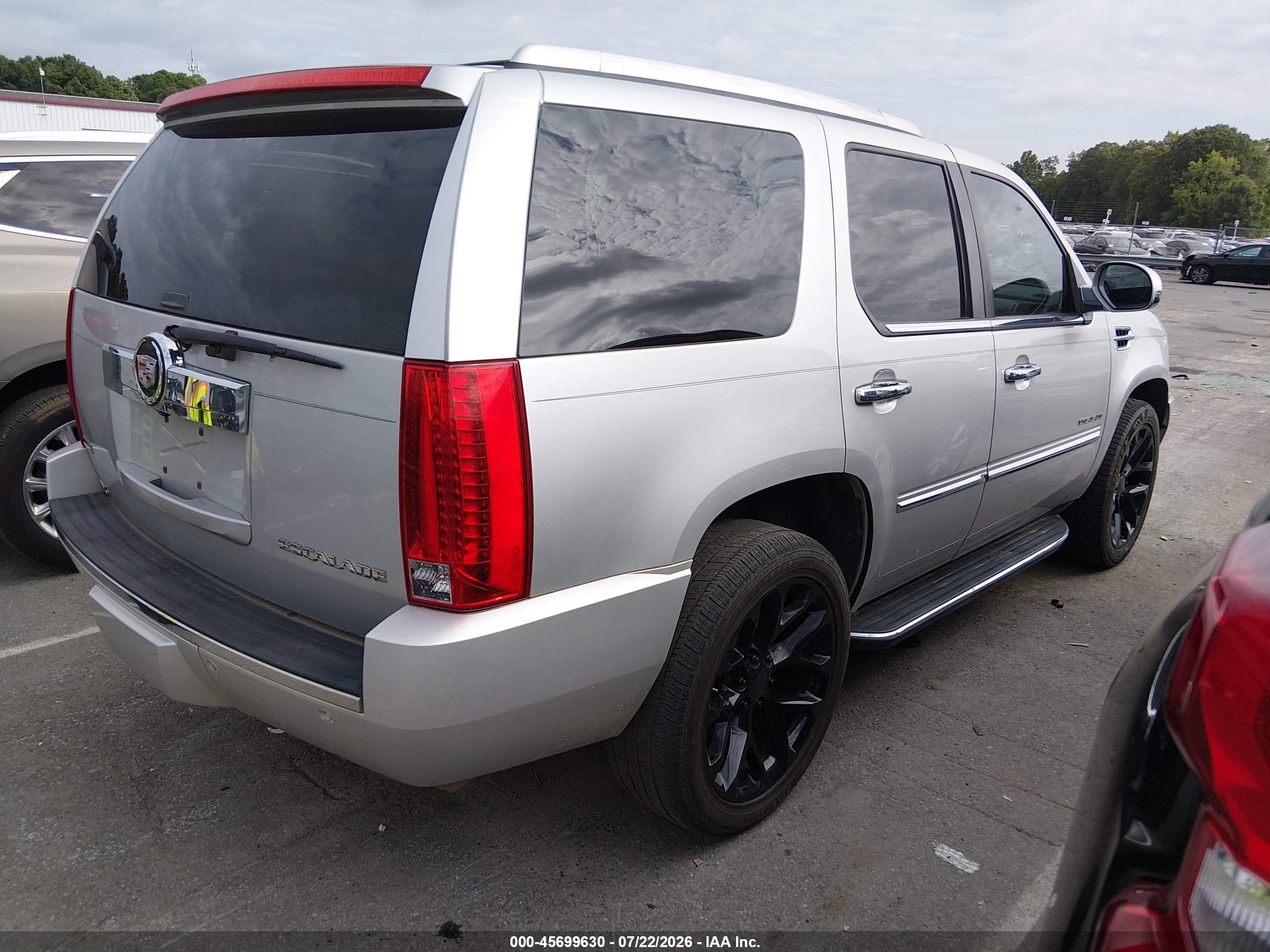 2011 Cadillac Escalade Luxury Silver vin: 1GYS4BEF0BR148874