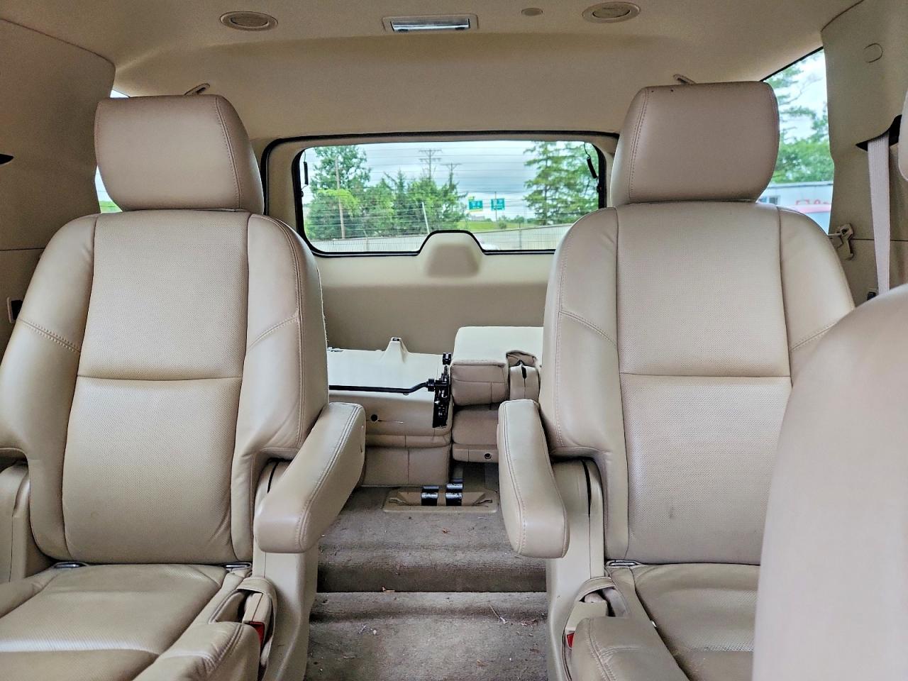 2011 Cadillac Escalade Luxury Белый vin: 1GYS4BEF1BR219726