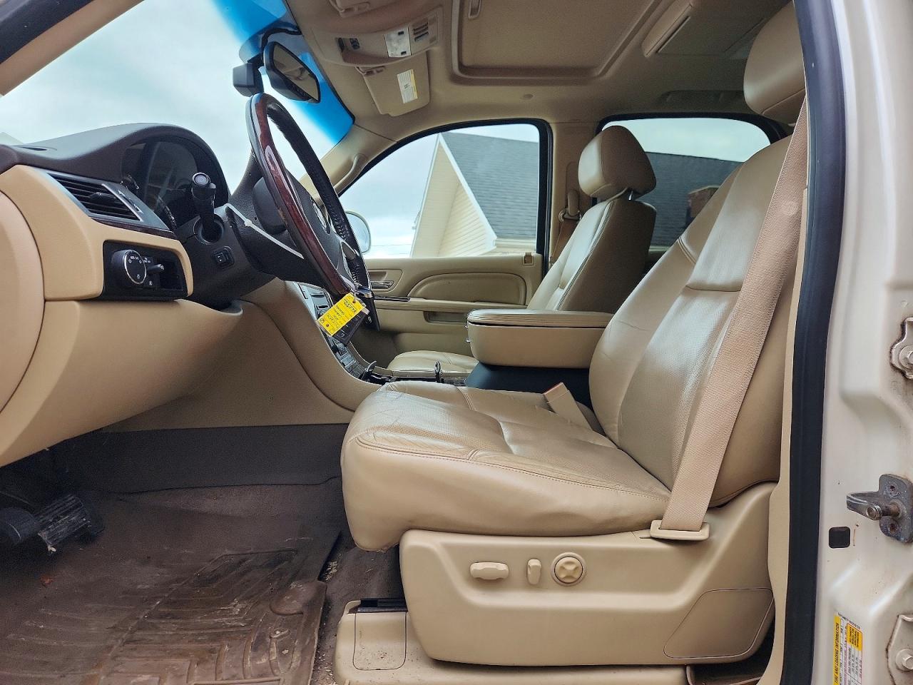 2011 Cadillac Escalade Luxury Белый vin: 1GYS4BEF1BR219726