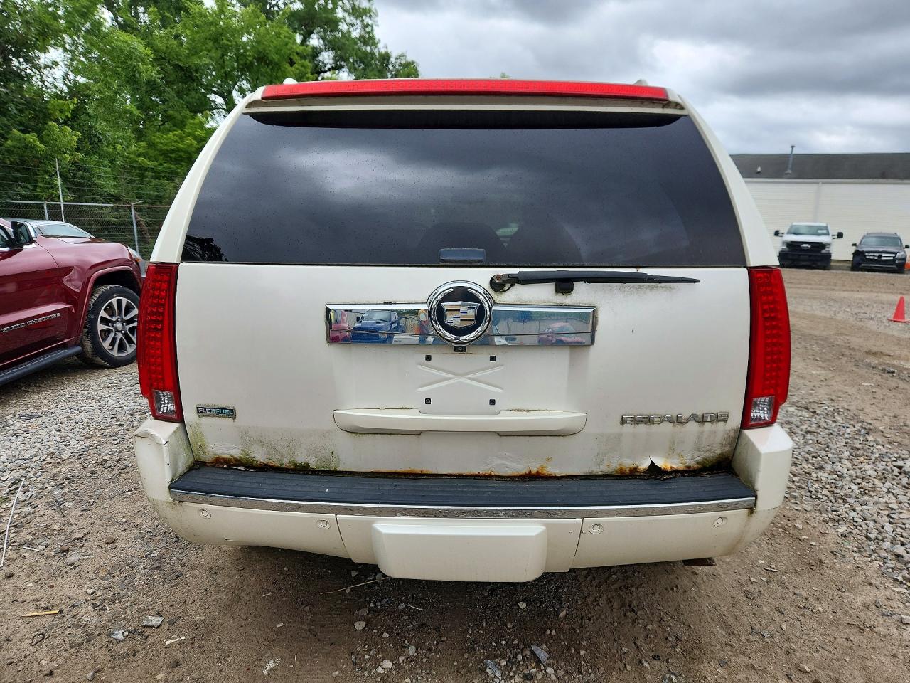 2011 Cadillac Escalade Luxury Белый vin: 1GYS4BEF1BR219726
