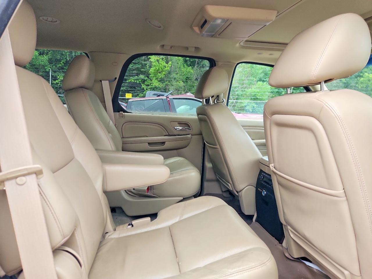 2011 Cadillac Escalade Luxury Белый vin: 1GYS4BEF1BR219726