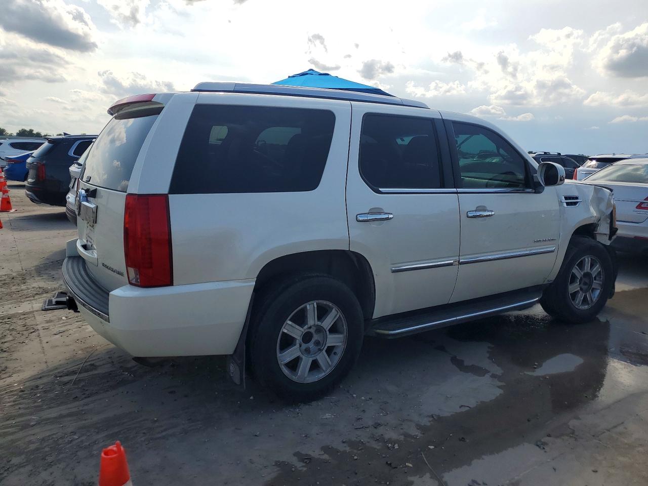 2011 Cadillac Escalade Luxury White vin: 1GYS4BEF1BR284561