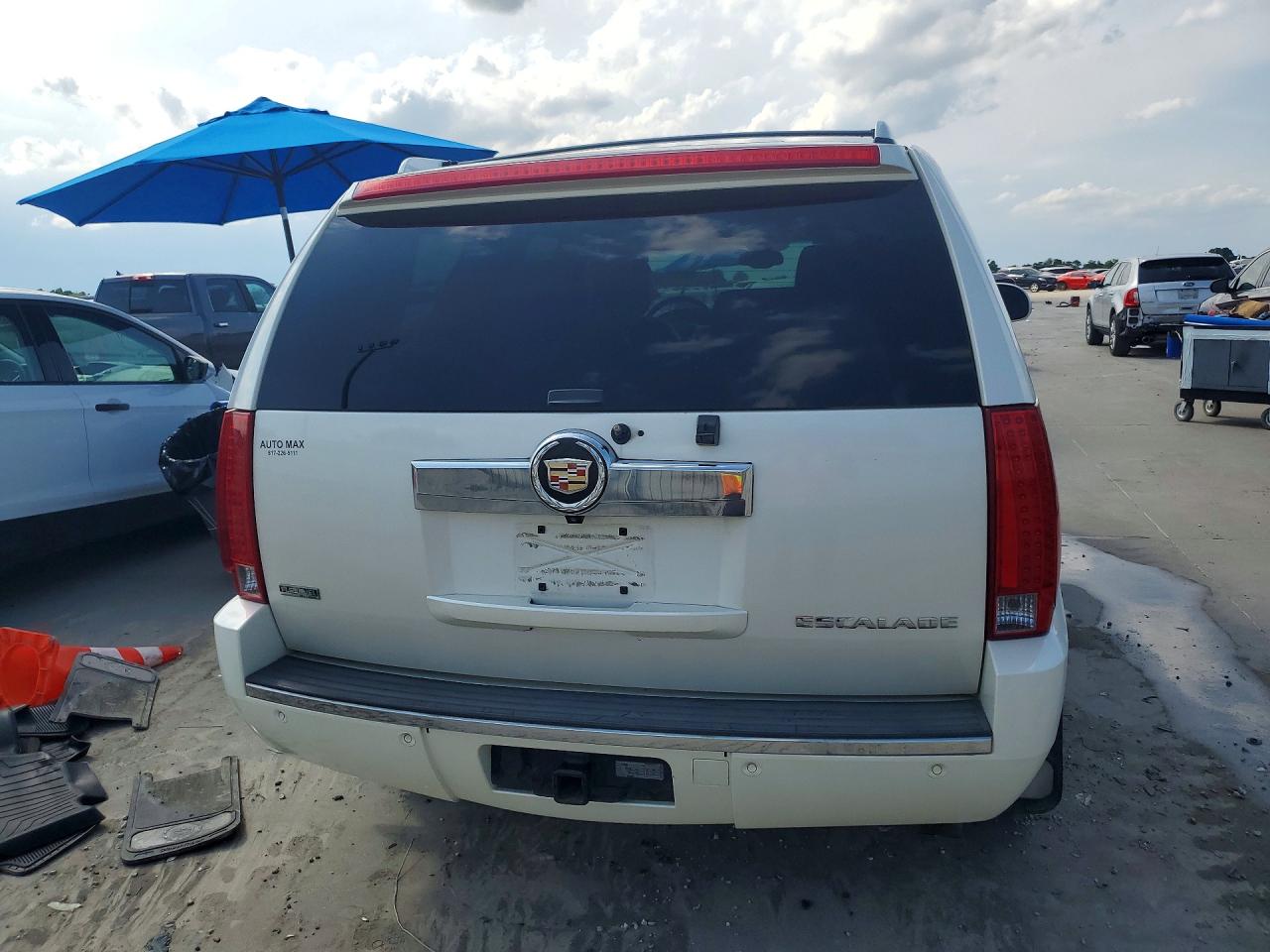 2011 Cadillac Escalade Luxury White vin: 1GYS4BEF1BR284561