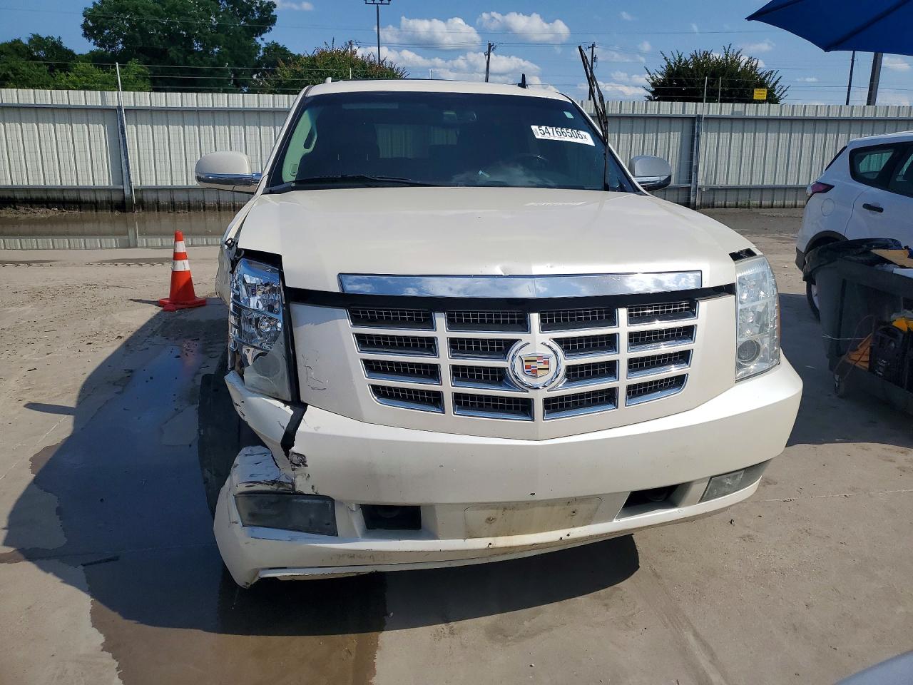 2011 Cadillac Escalade Luxury White vin: 1GYS4BEF1BR284561