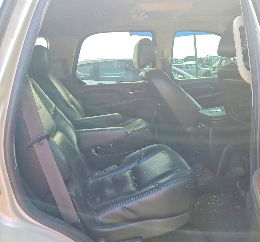 2011 Cadillac Escalade Luxury White vin: 1GYS4BEF1BR284561