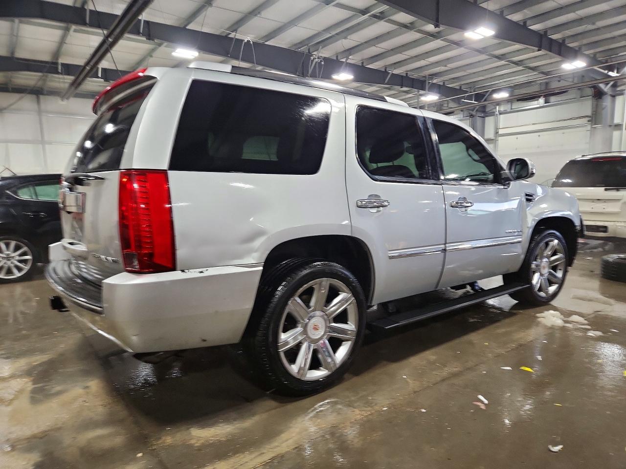 2013 Cadillac Escalade Luxury Silver vin: 1GYS4BEF1DR176153