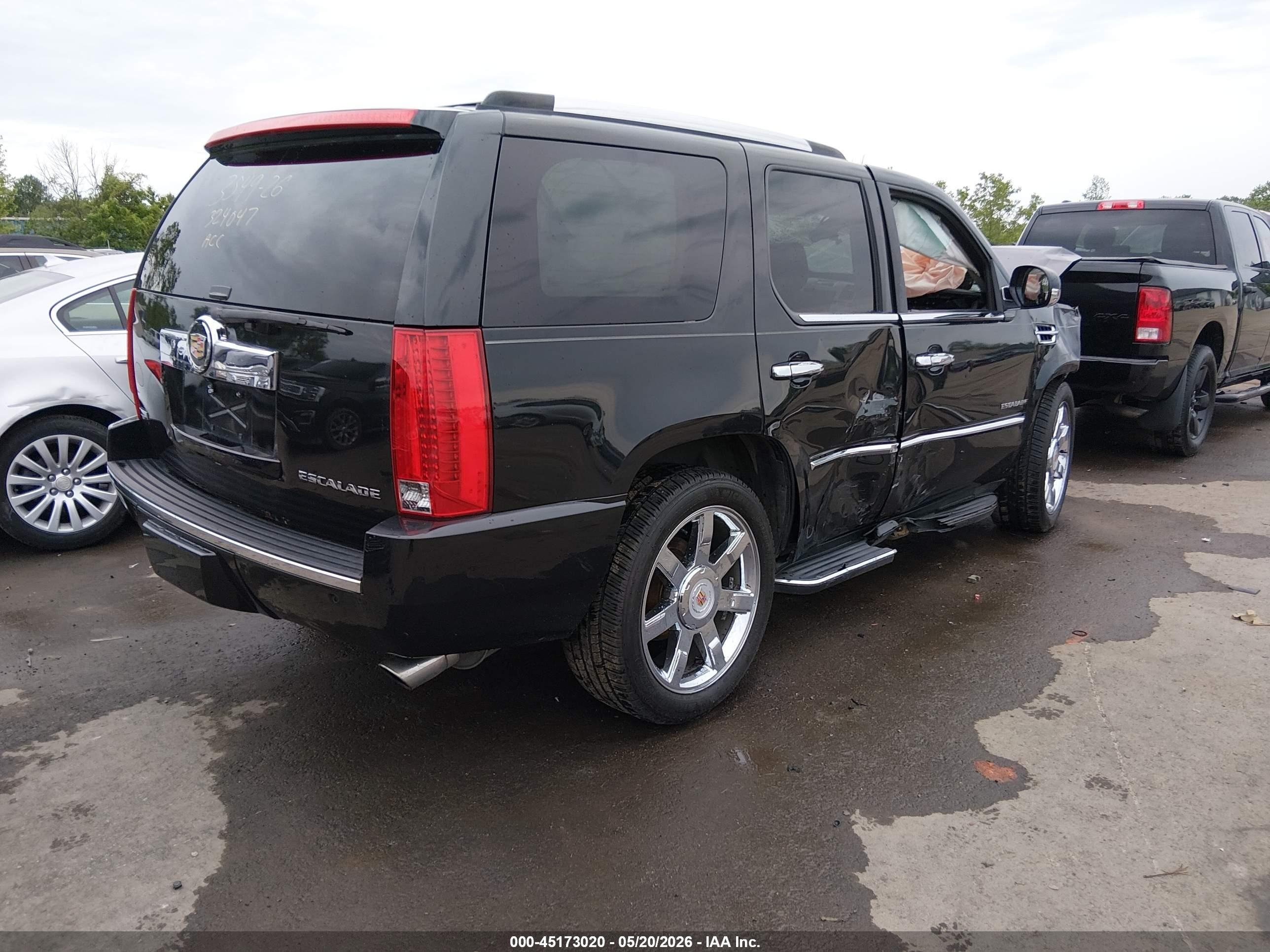 2011 Cadillac Escalade Luxury Black vin: 1GYS4BEF2BR324047