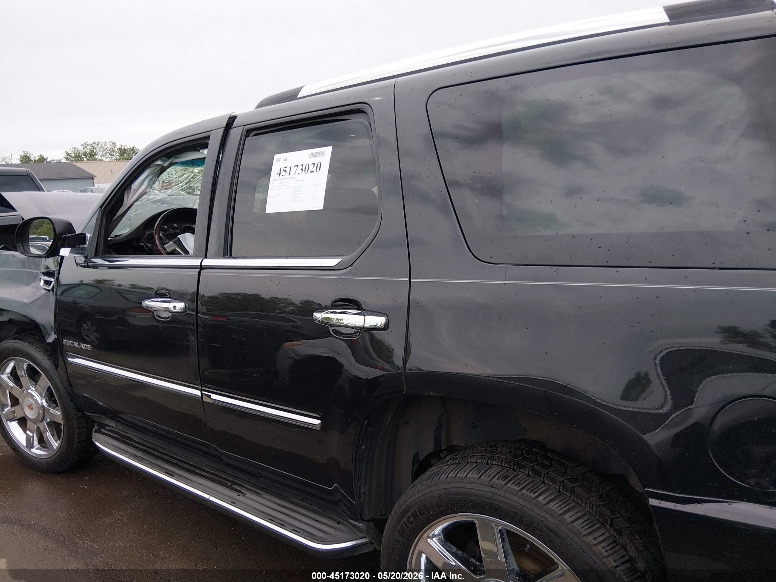 2011 Cadillac Escalade Luxury Black vin: 1GYS4BEF2BR324047