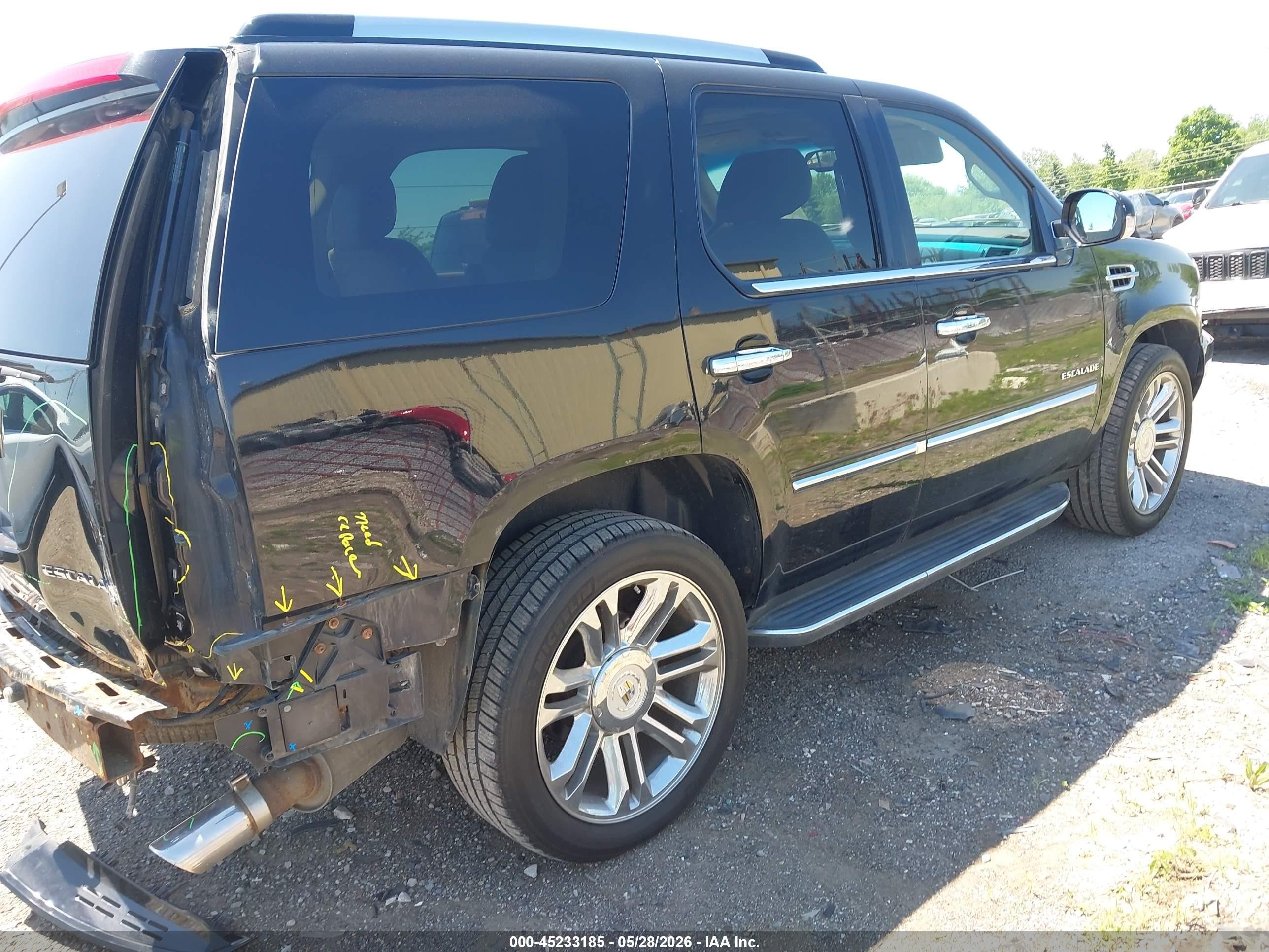 2011 Cadillac Escalade Luxury Black vin: 1GYS4BEF4BR133035