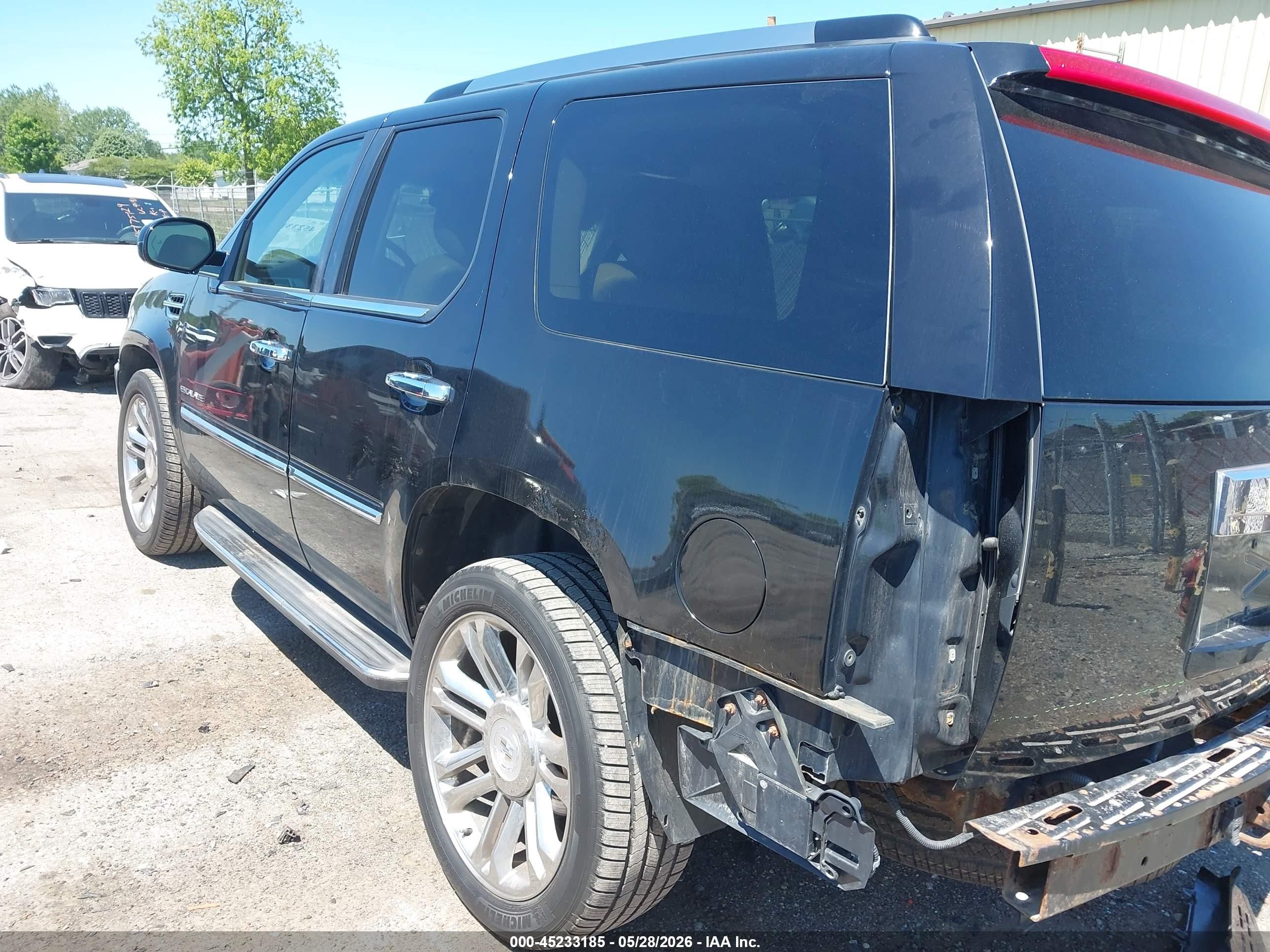 2011 Cadillac Escalade Luxury Black vin: 1GYS4BEF4BR133035